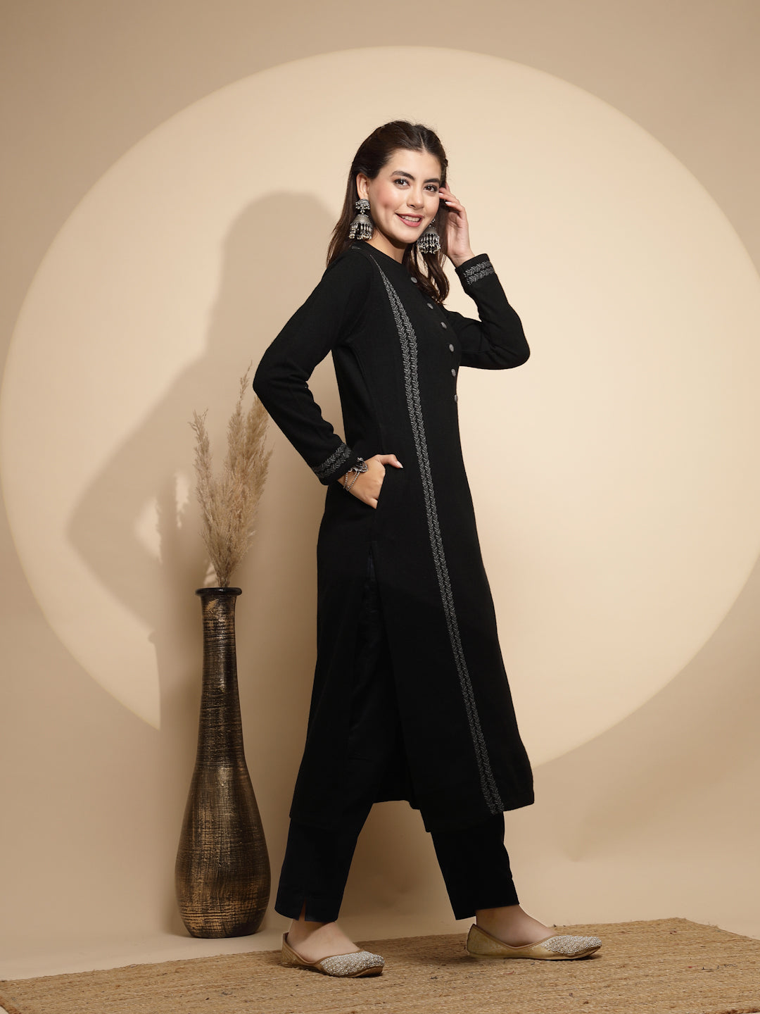 Black Side Printed Full Sleeve Collar With V Neck Woolen Kurta For Women - Global Republic