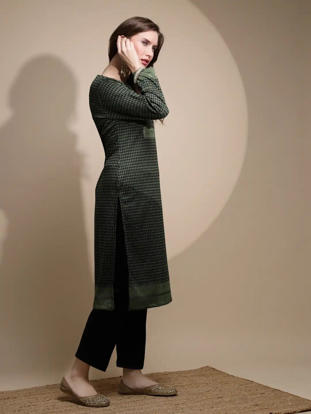 Women Green Printed Kurta Round Neck Woolen With Full Sleeve - Global Republic