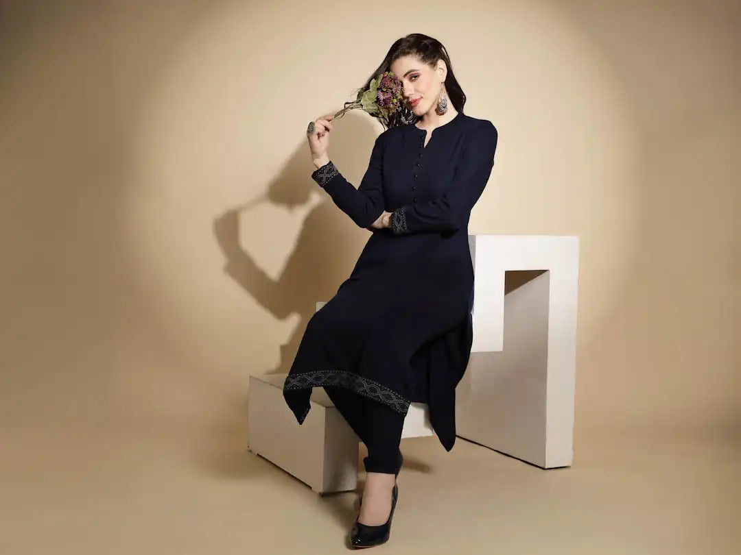 Navy Blue Abstract Print Full Sleeves Collared With V-Neck Woolen Kurta - Global Republic