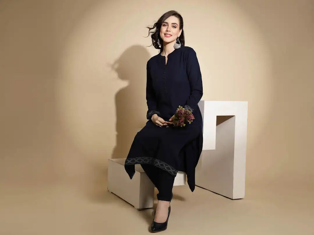 Navy Blue Abstract Print Full Sleeves Collared With V-Neck Woolen Kurta - Global Republic