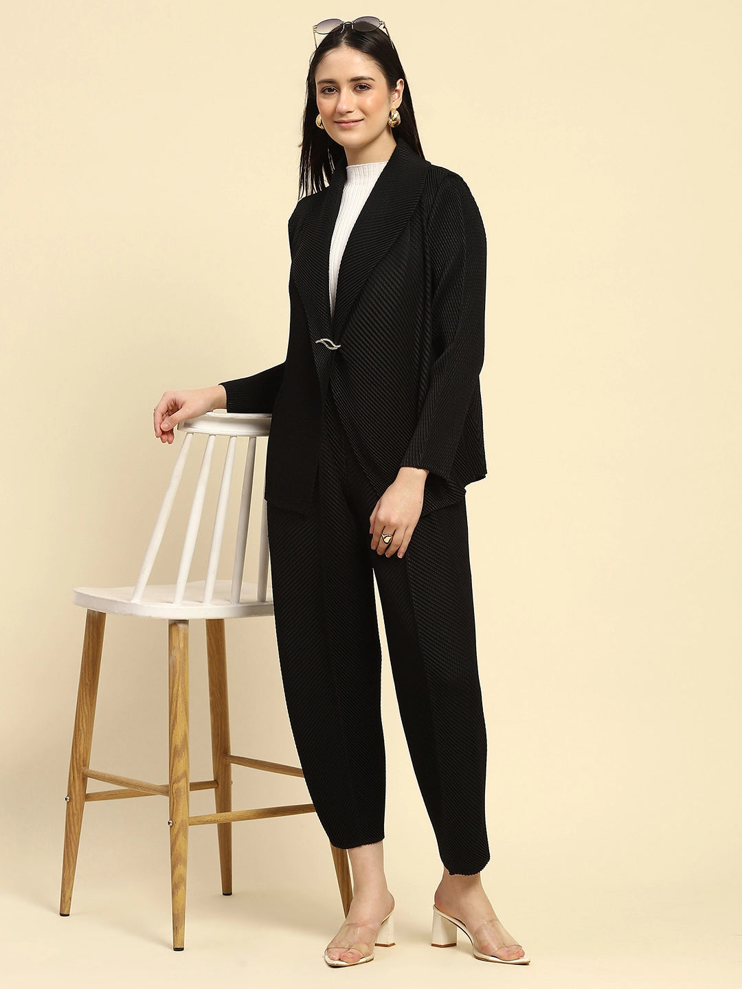Black Pleated Loose Shrug - Global Republic