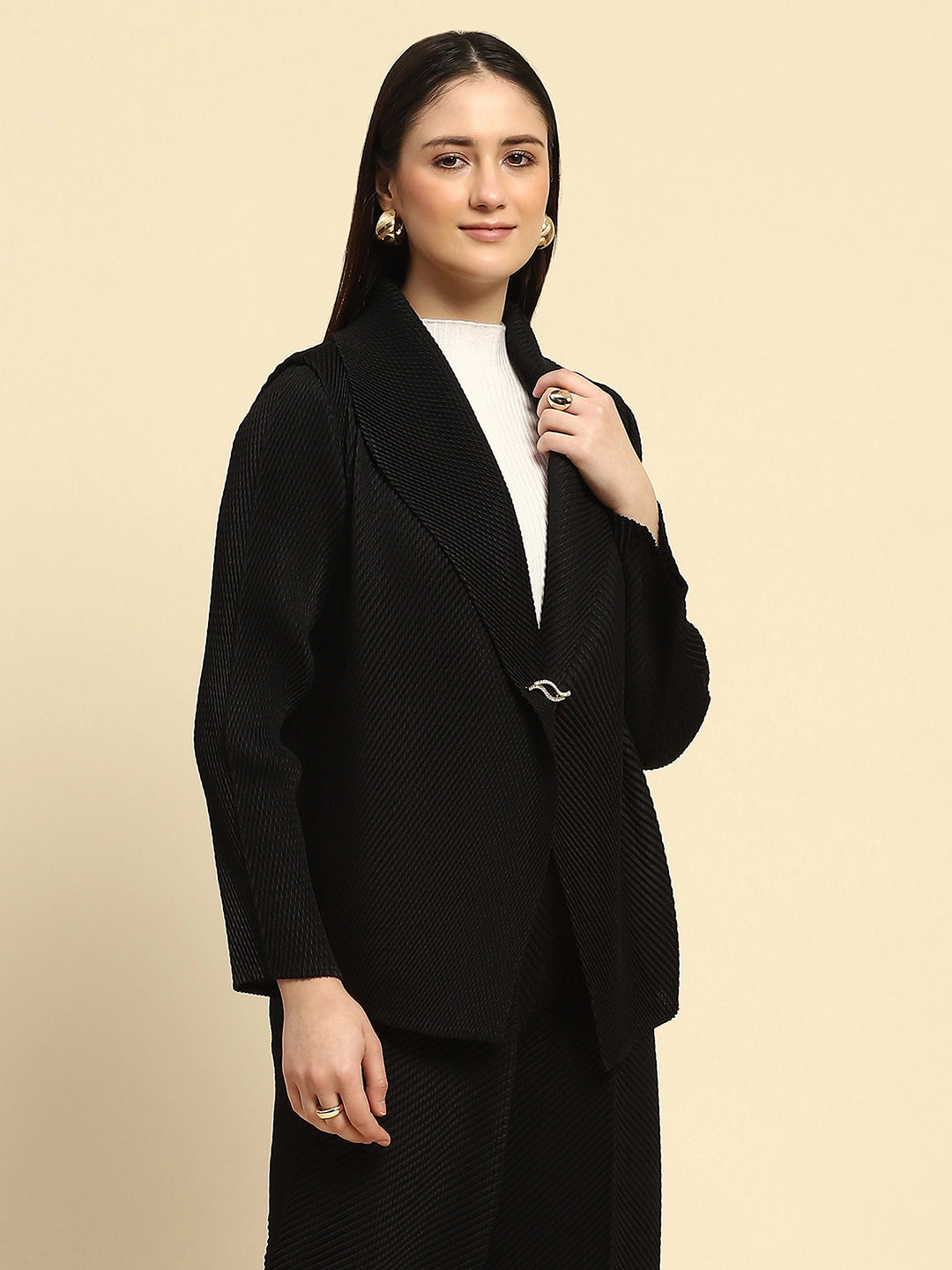 Black Pleated Loose Shrug - Global Republic