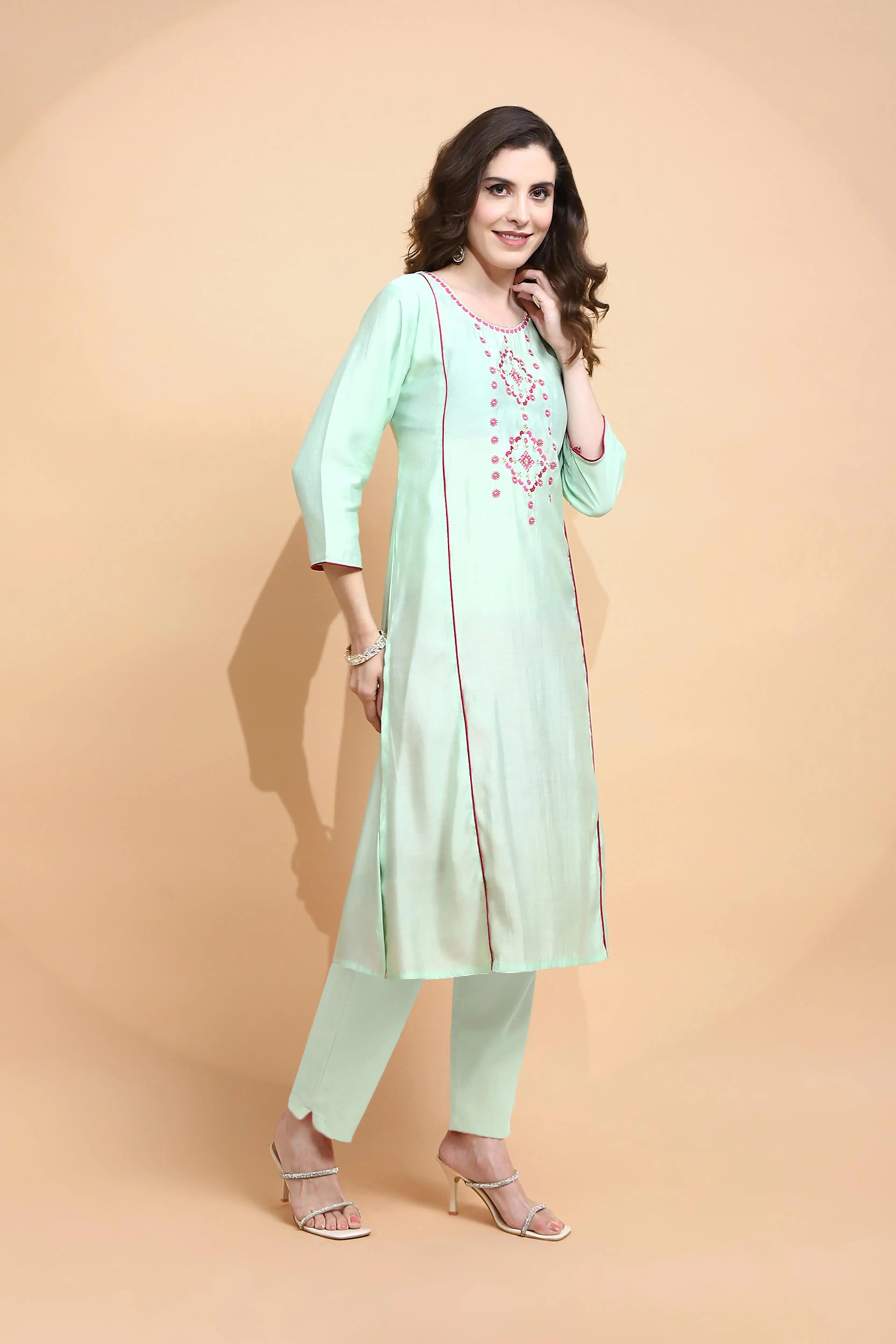 Green Embroidered Muslin Kurta - Global Republic