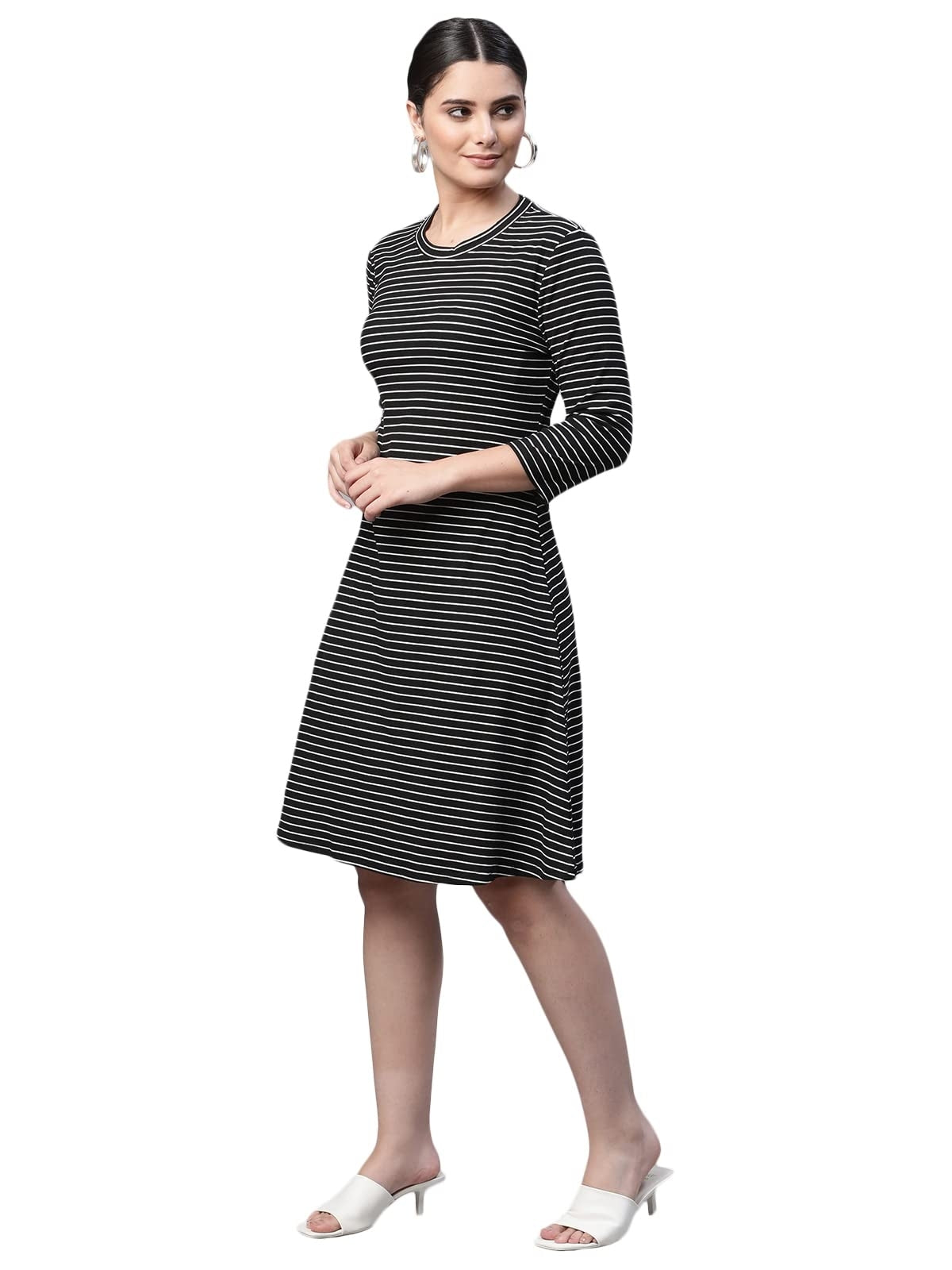women round neck straigh quarter sleeves black whit printed regular fit hosiery dress
