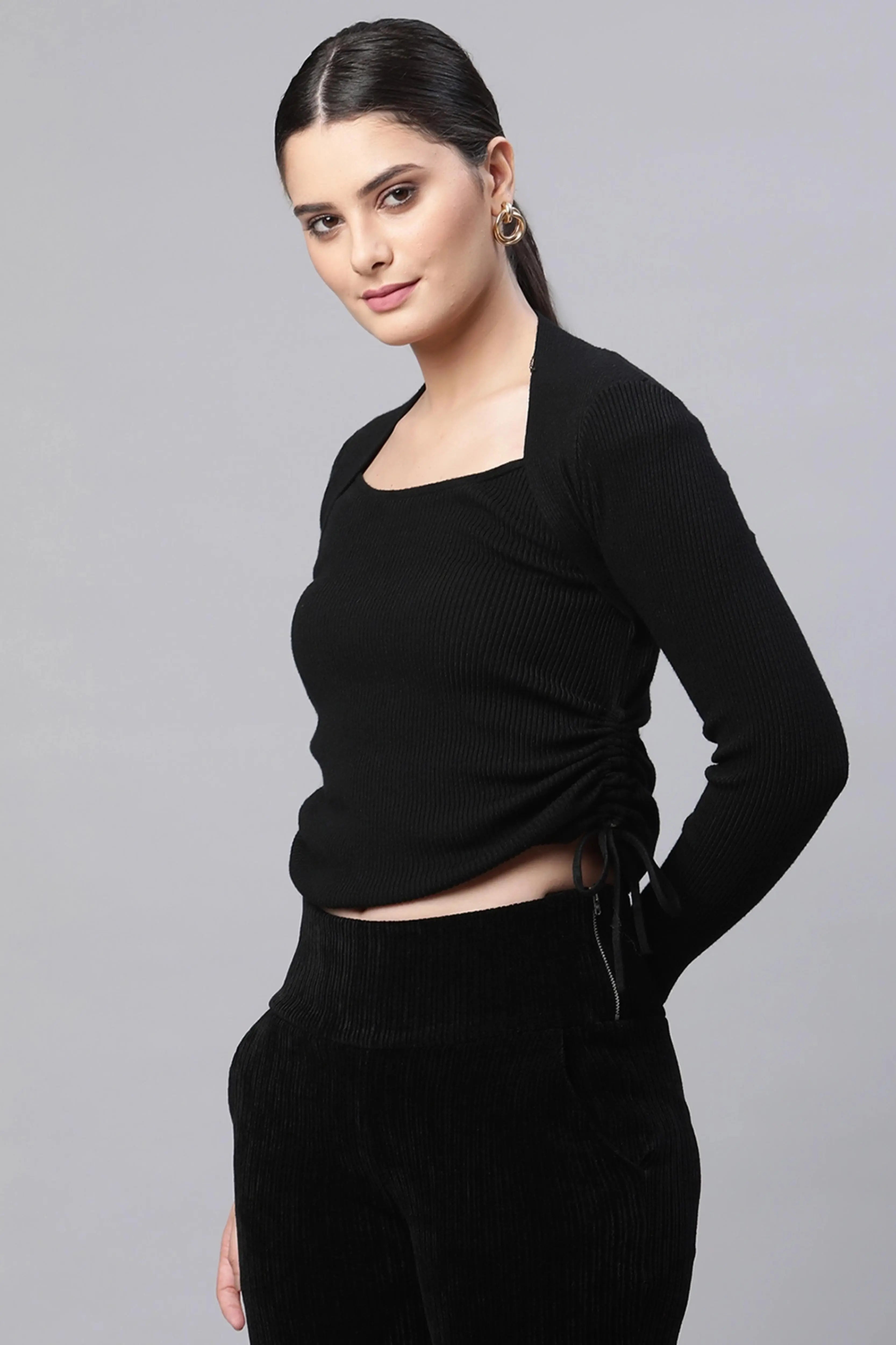 Black Solid Slim Fit Knitted Pullover