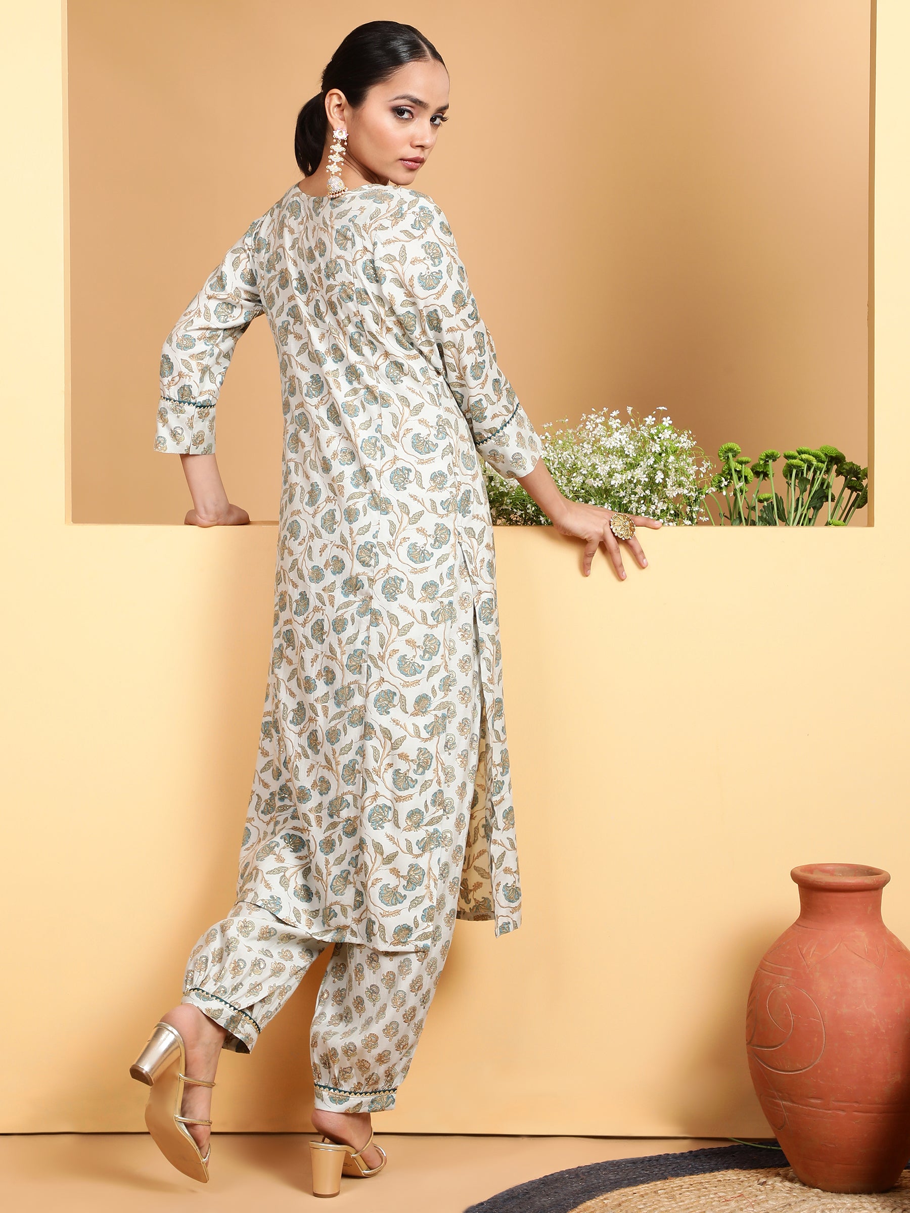 Women Green Printed Three Quarter Round Neck Kurta Set - Global Republic