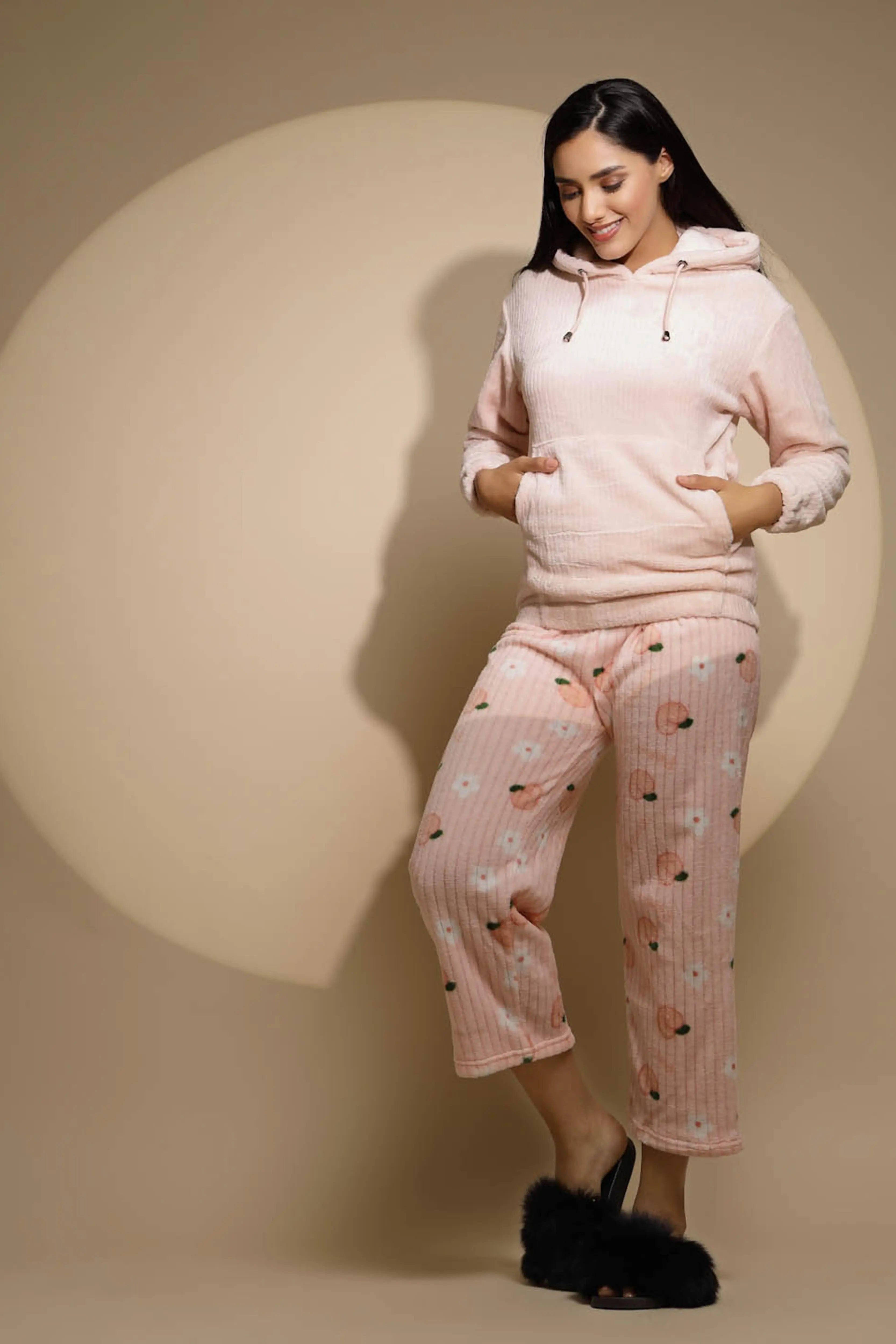 Pink Solid Full Sleeve Hooded Neck Hosiery Sweatshirt - Global Republic