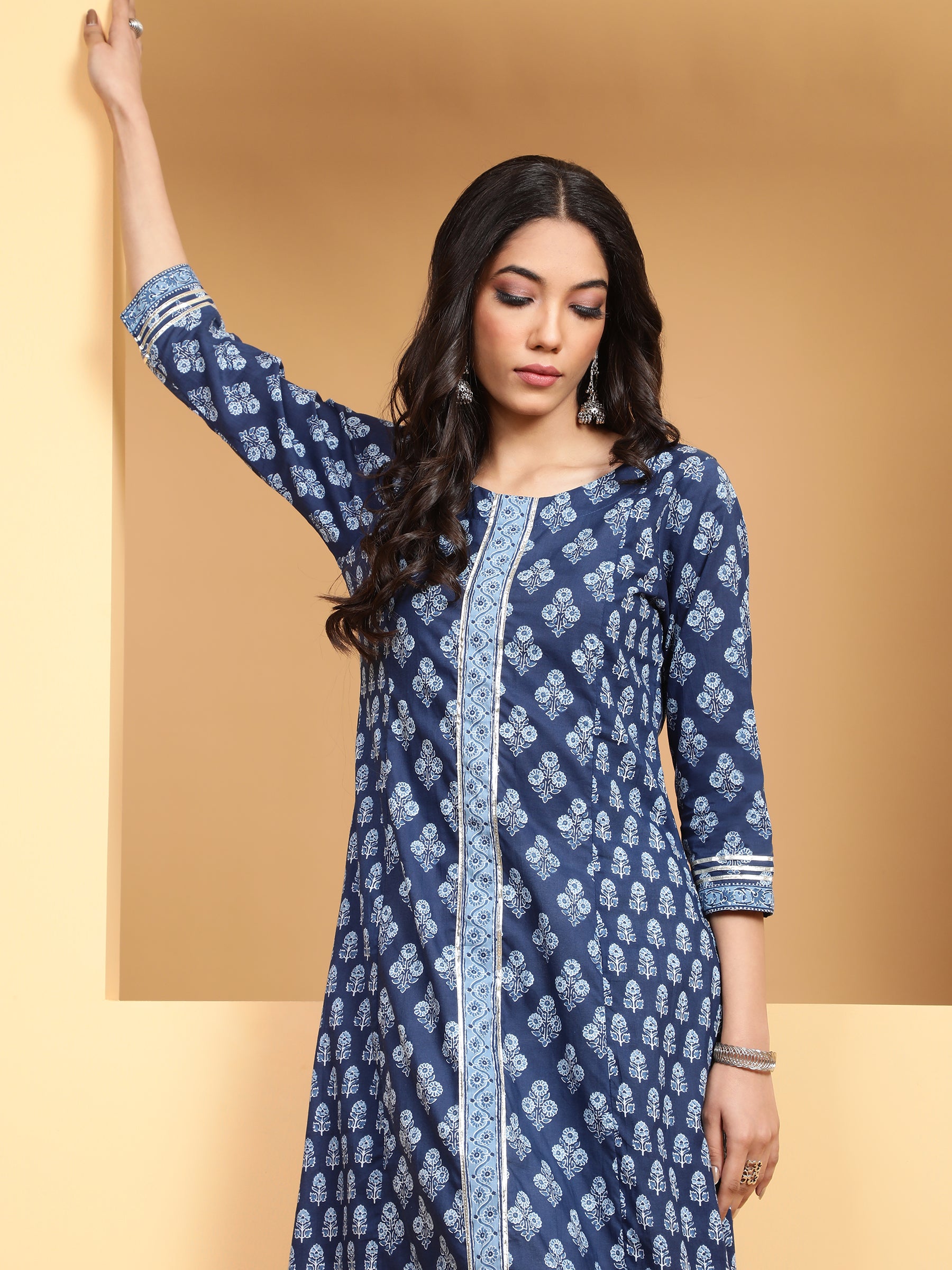 Women Indigo Round Neck Printed Kurta - Global Republic
