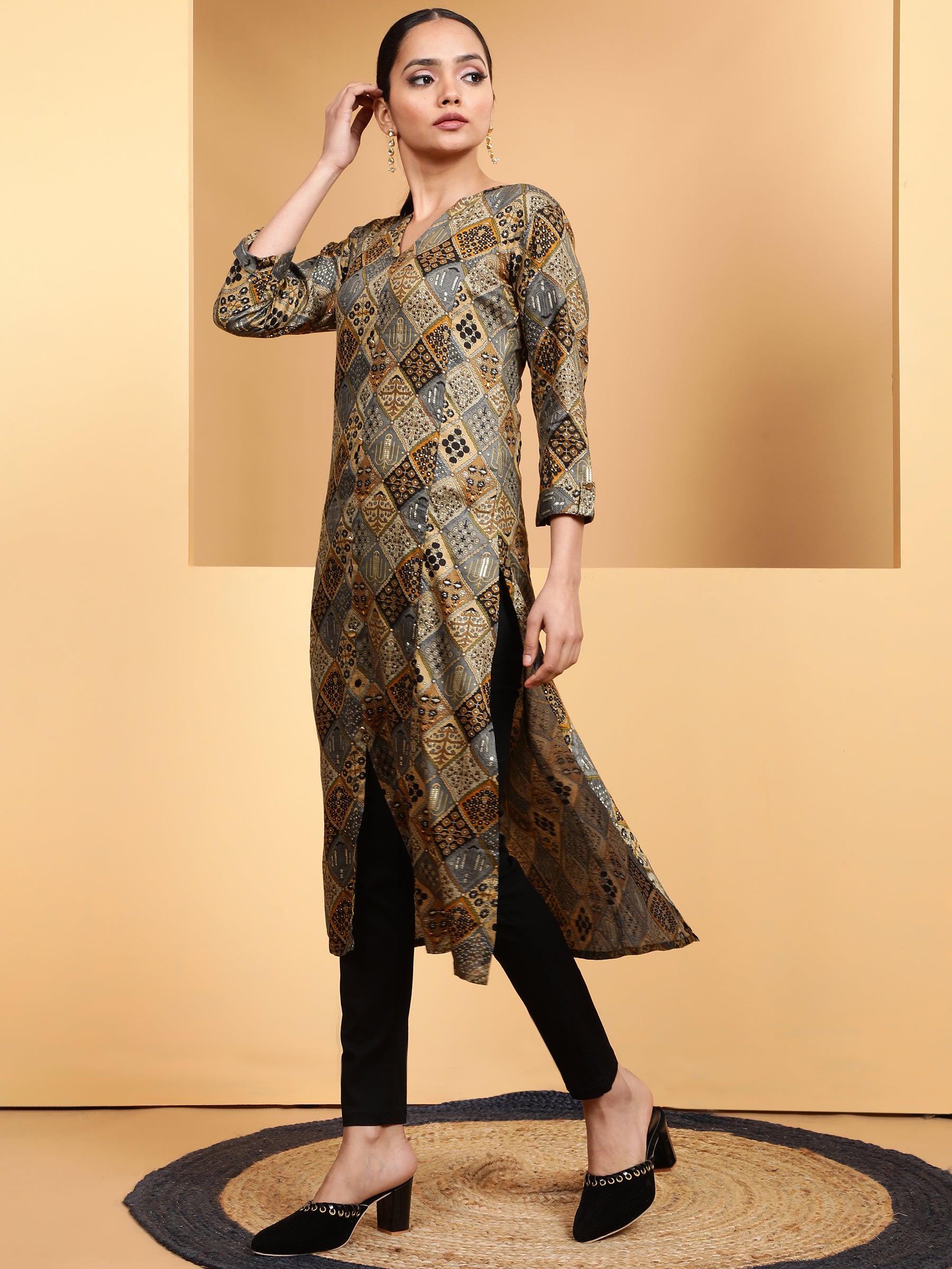 Women Green Three Quarter Sleeve Round With V-Neck Printed Kurta - Global Republic