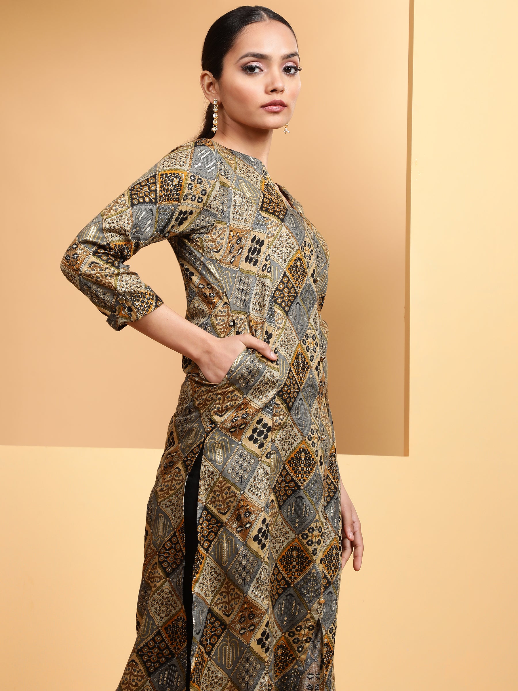 Women Green Three Quarter Sleeve Round With V-Neck Printed Kurta - Global Republic