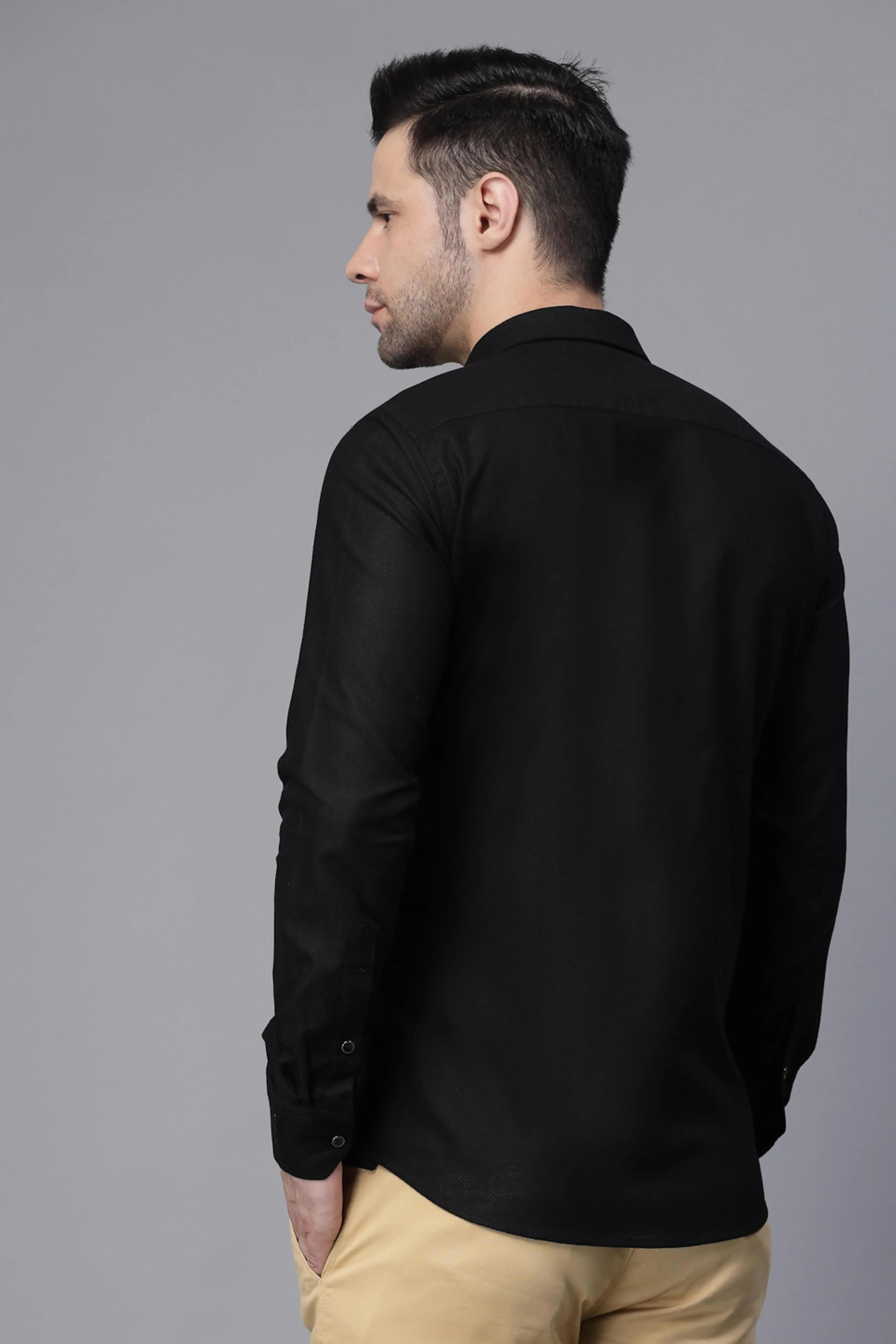 Mens Black Full Sleeve Solid Slim Fit Shirt - Global Republic