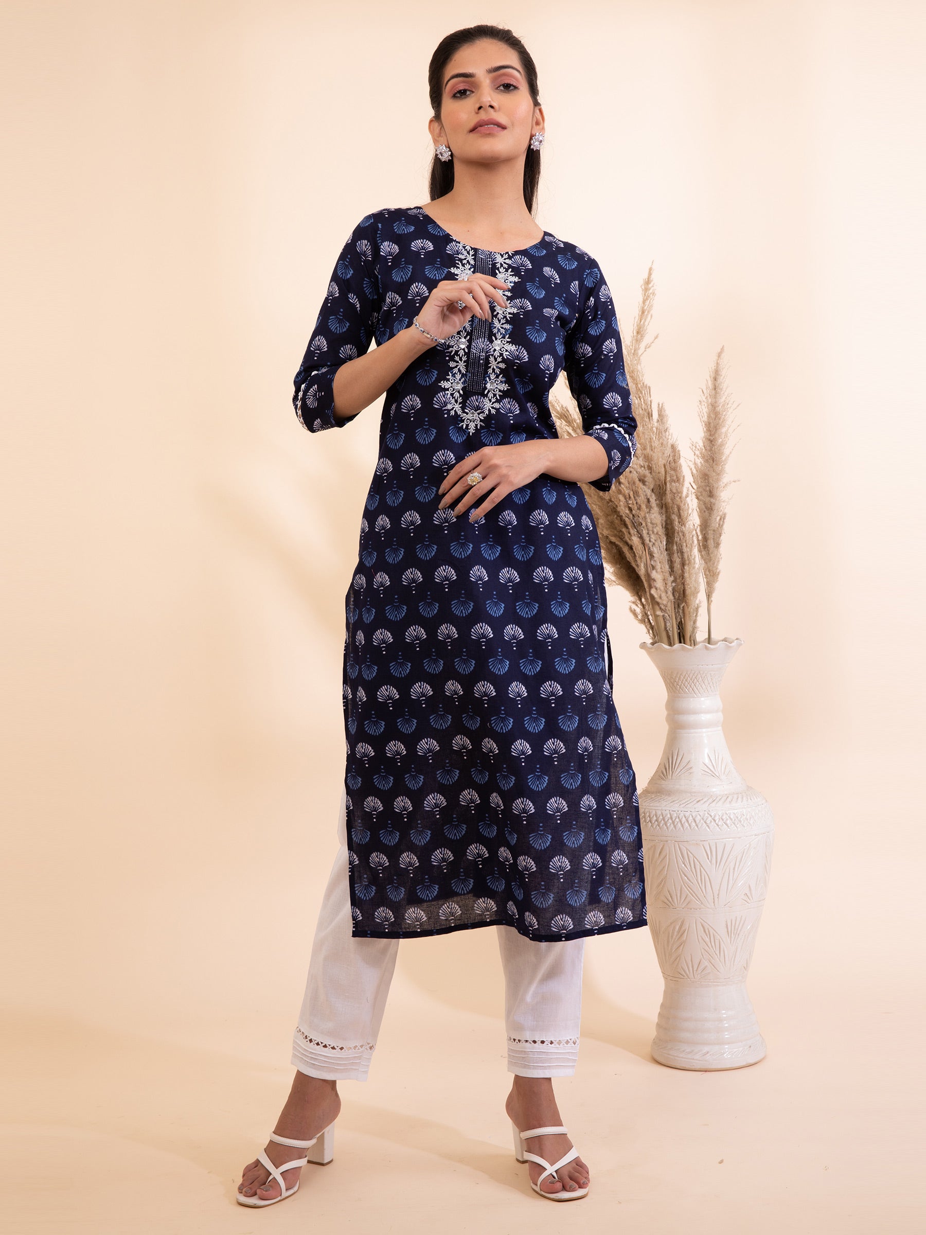 Women Indigo Round Neck Printed Kurta Set - Global Republic