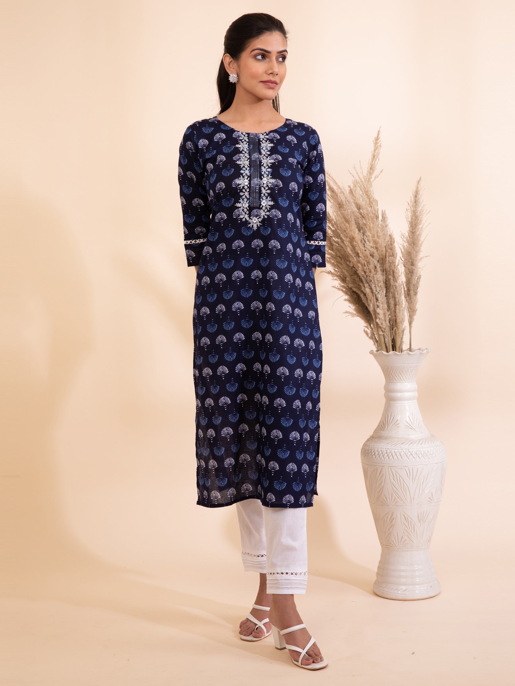 Women Indigo Round Neck Printed Kurta Set - Global Republic