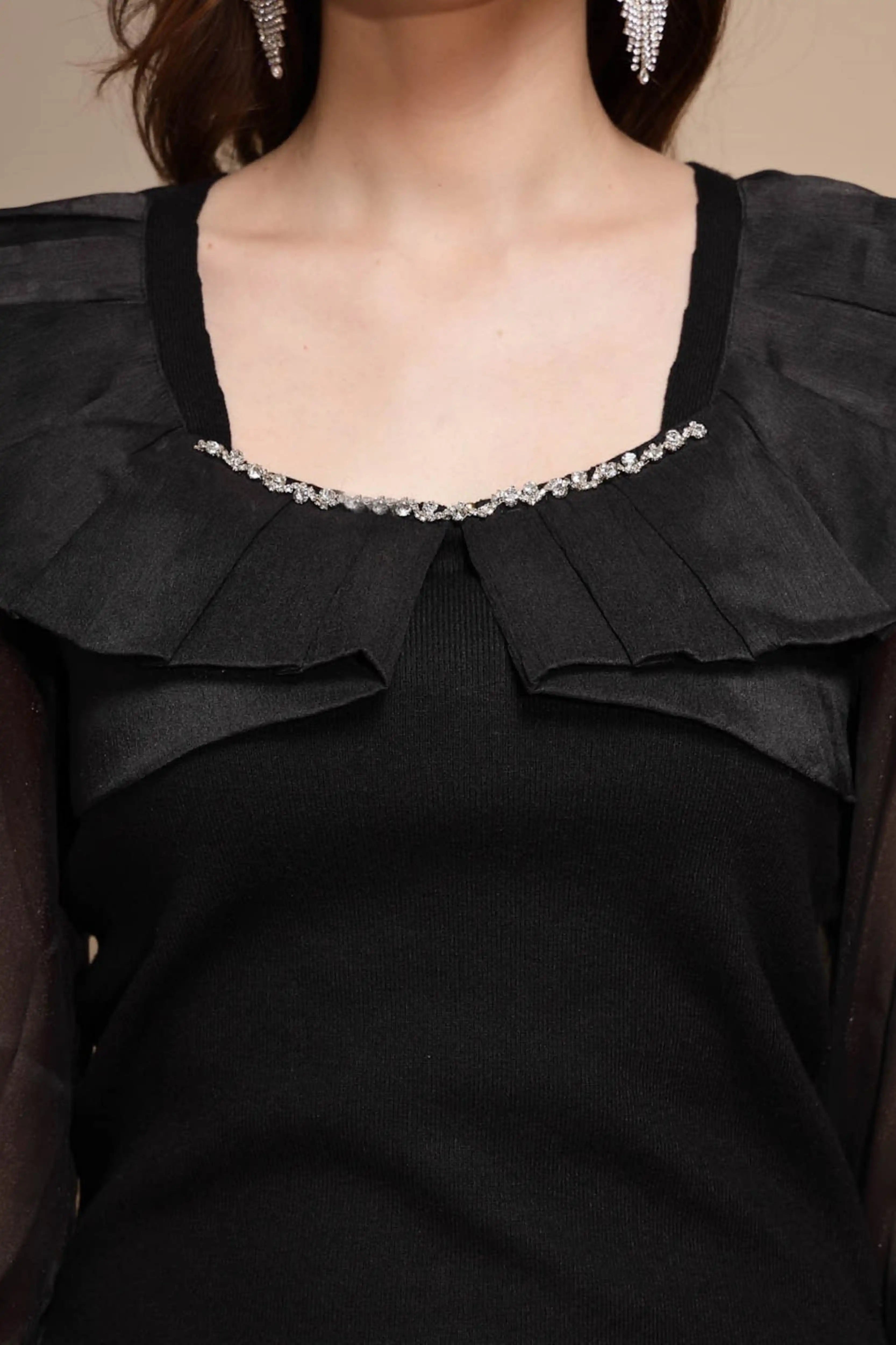 Black Round Neck Acrylic Pullover