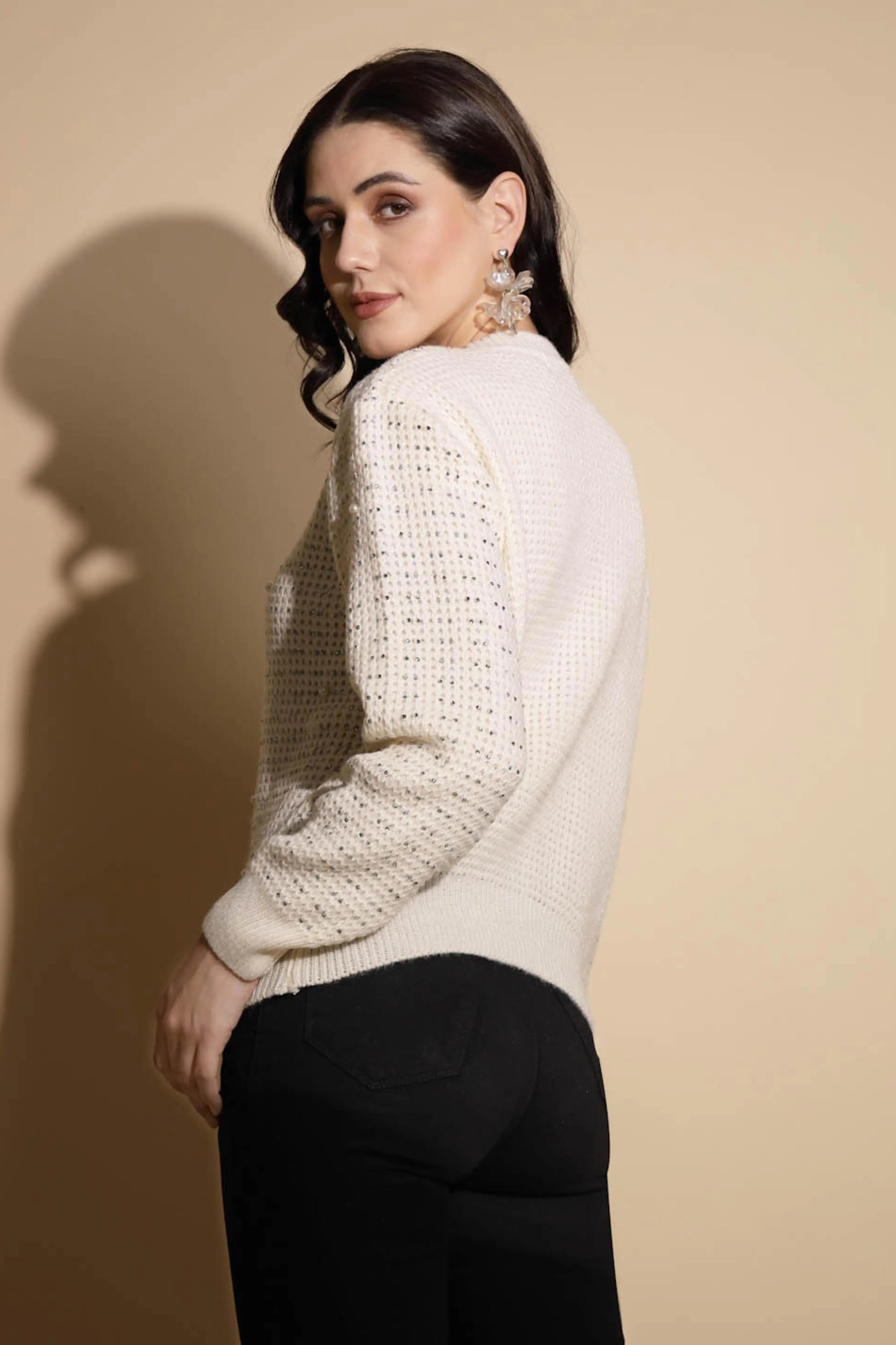 Off White Solid Knitted Pullover - Global Republic