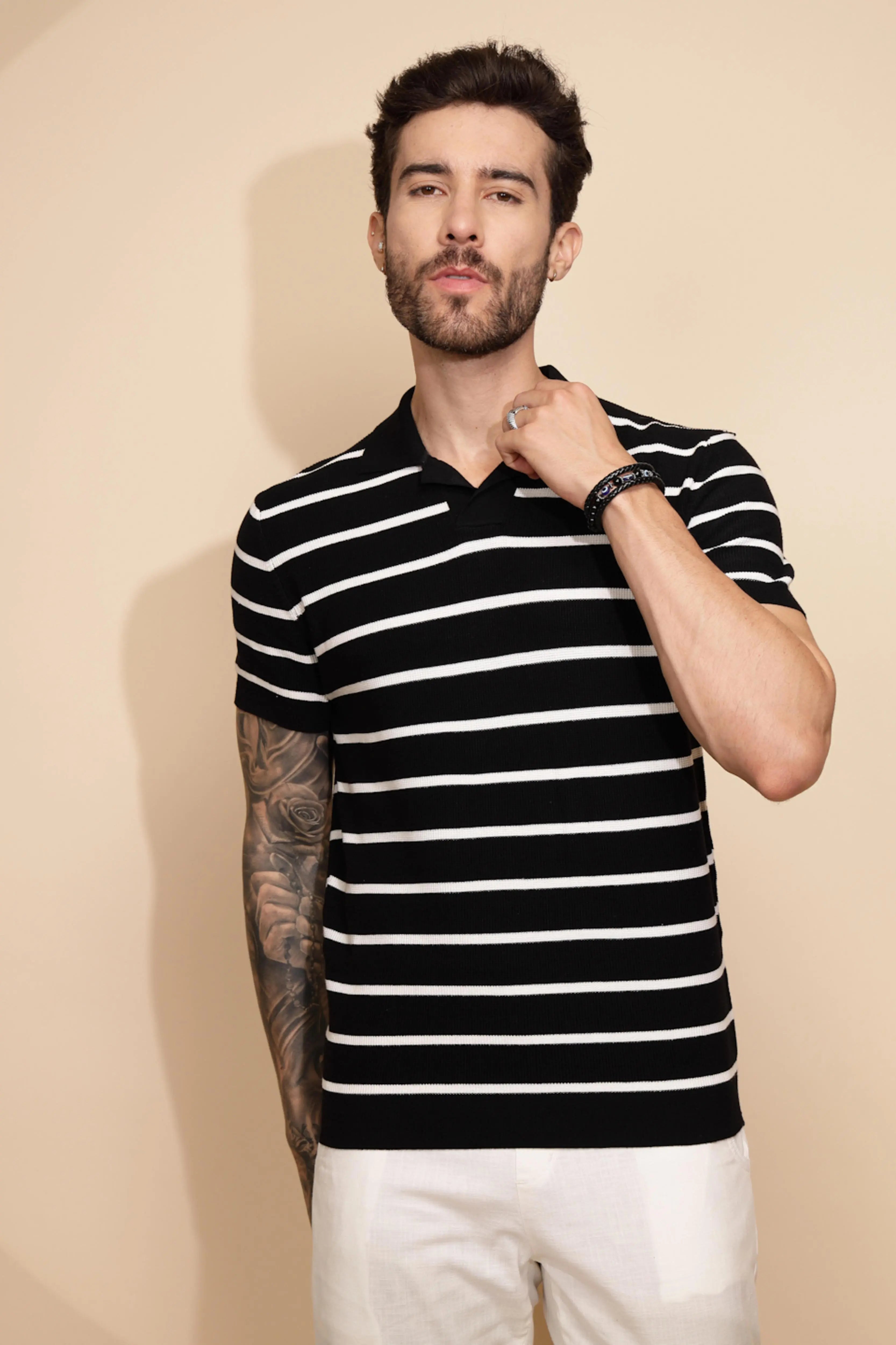 Black cotton Regular Fit T-Shirt For Men - Global Republic