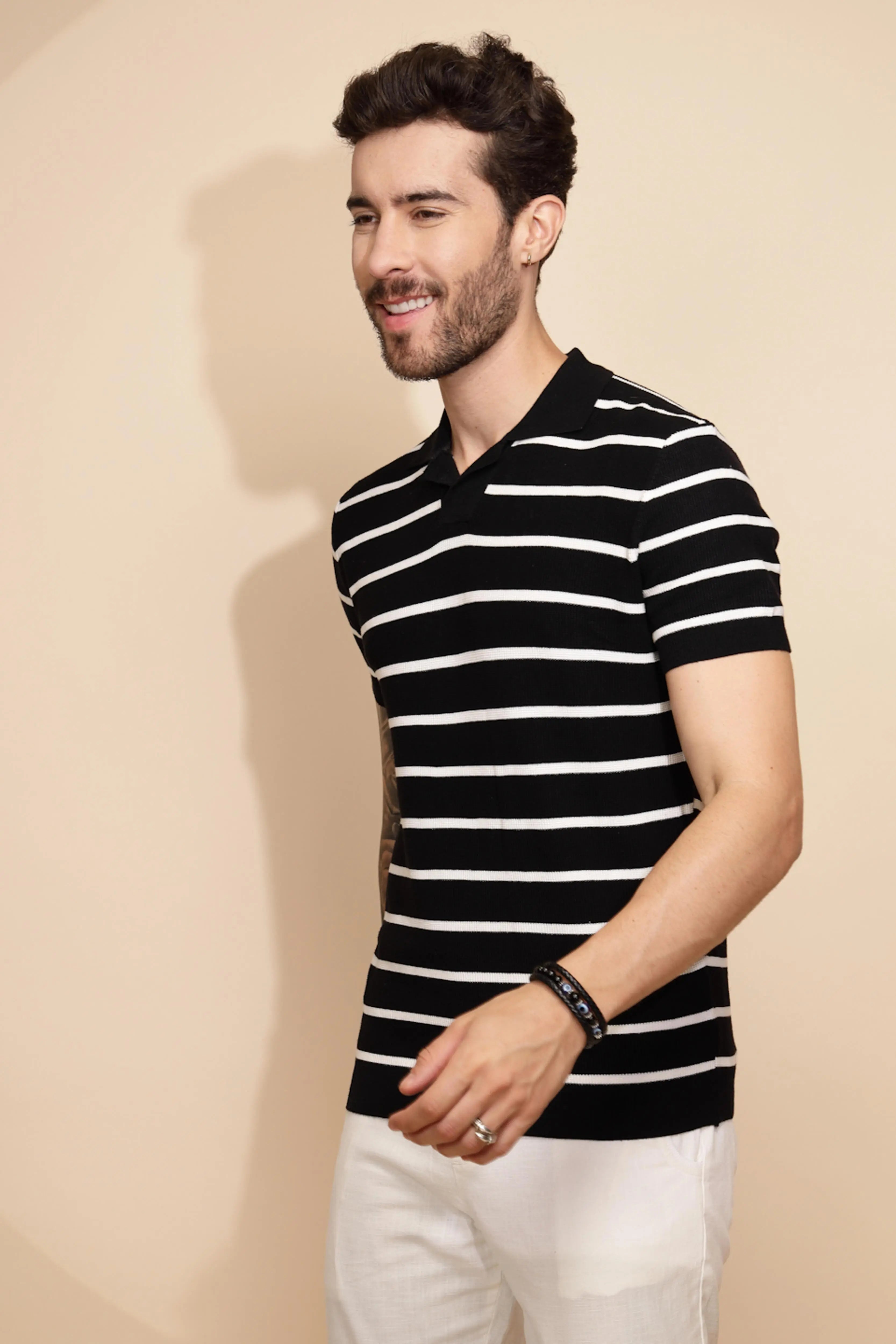 Black cotton Regular Fit T-Shirt For Men - Global Republic