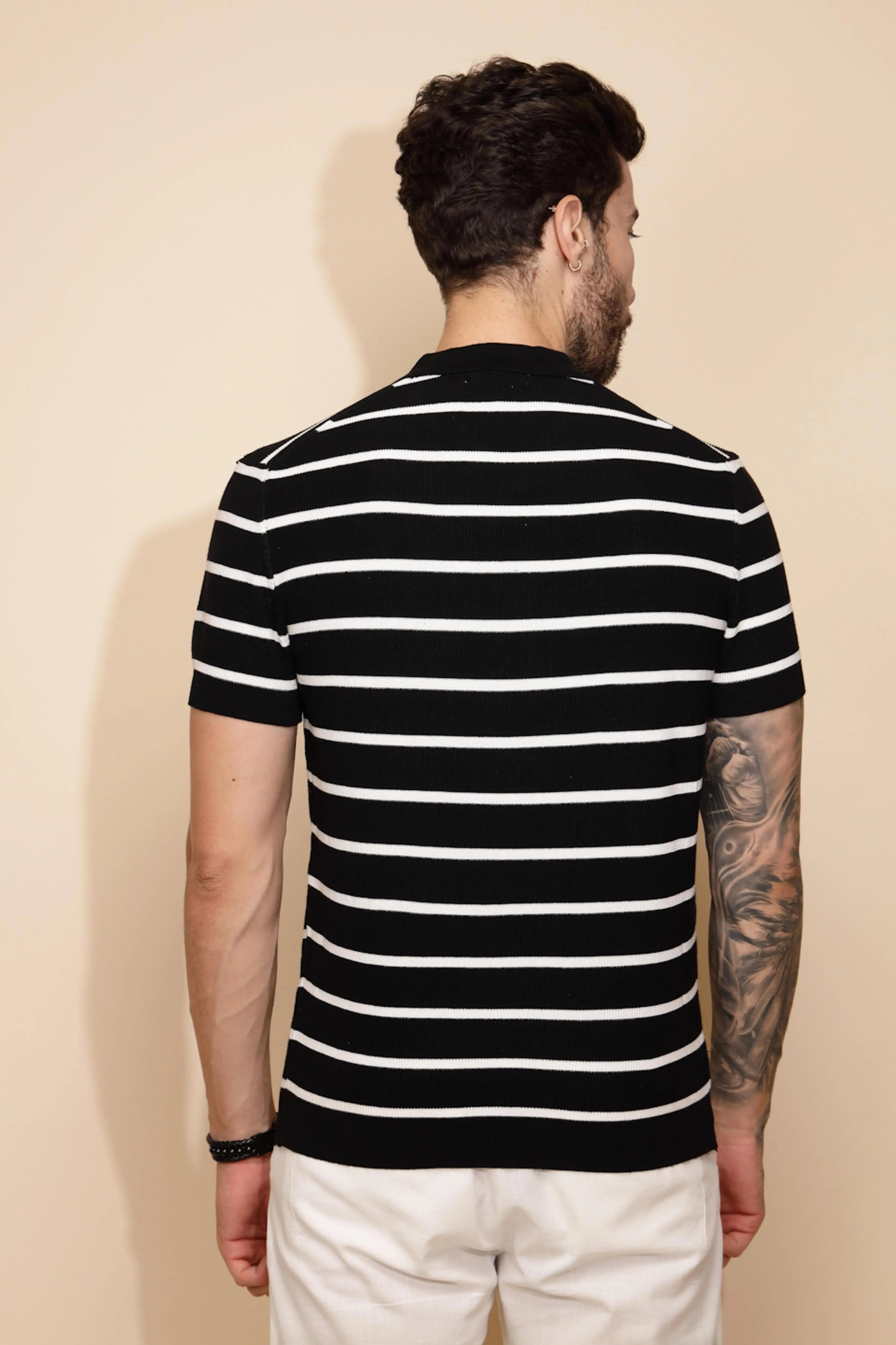 Black cotton Regular Fit T-Shirt For Men - Global Republic
