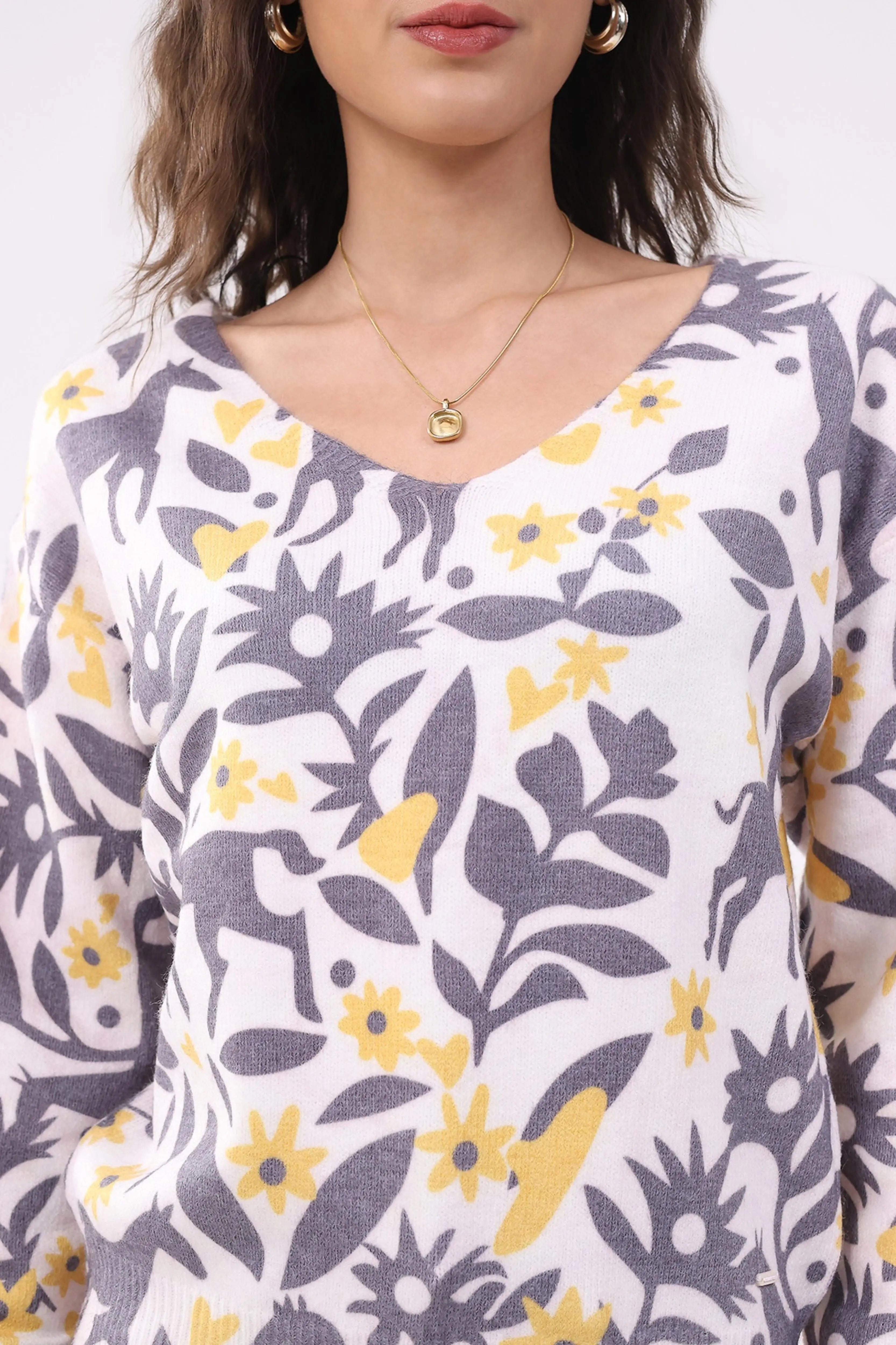 Off-White Floral Winter Pullover - Global Republic