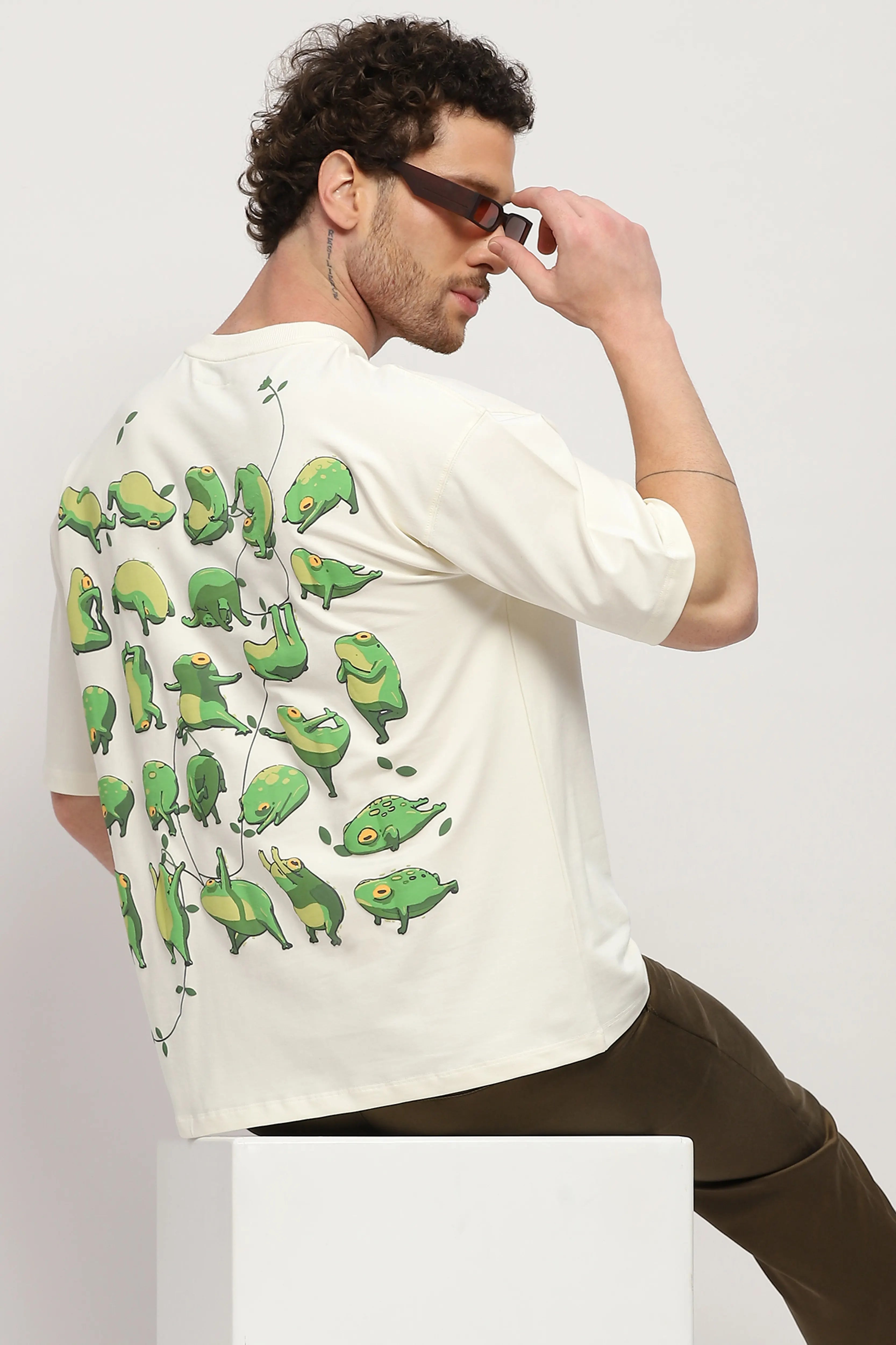 Playful Frog Print Oversized T-Shirt - Global Republic