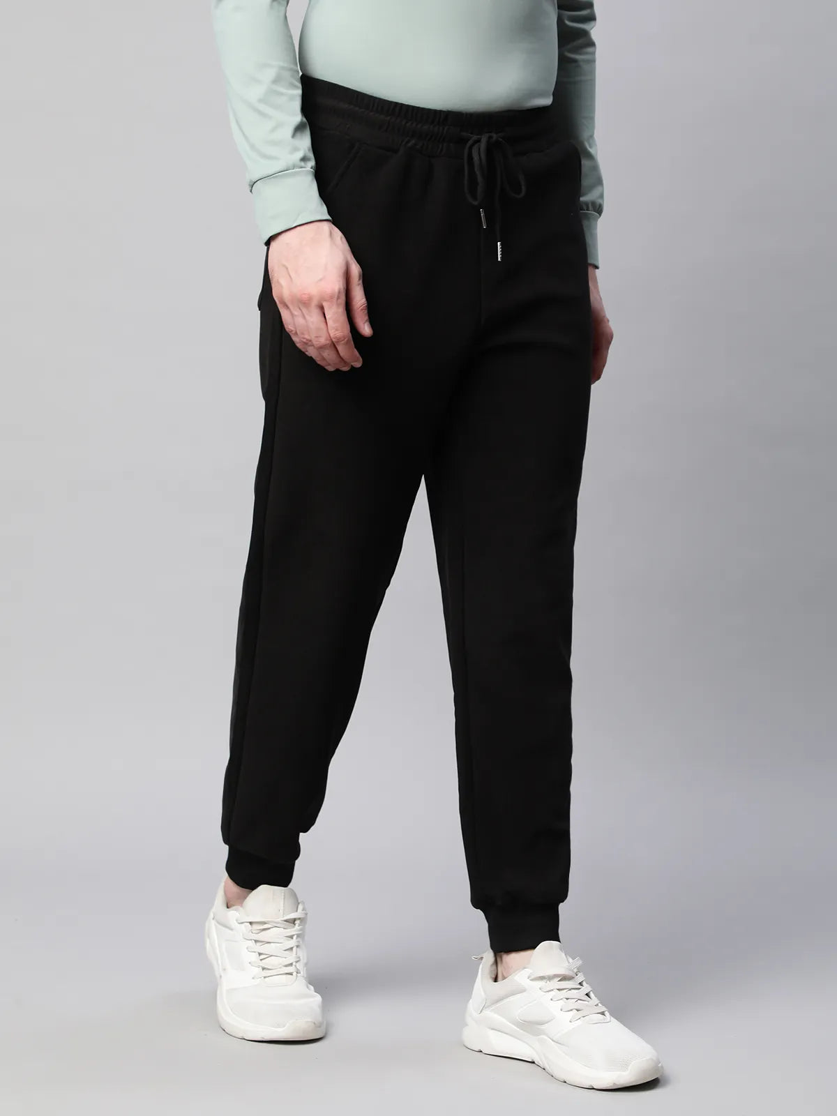 Mens Black Solid Knitted Joggers