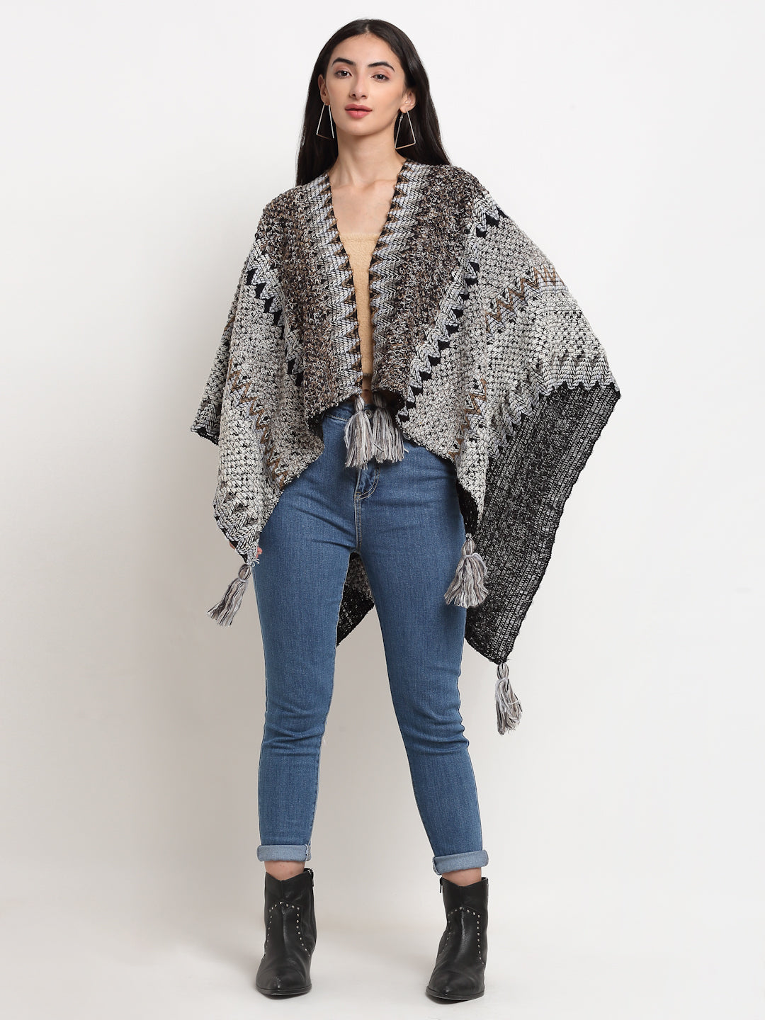 Women Black Round Neck Printed Ponchu