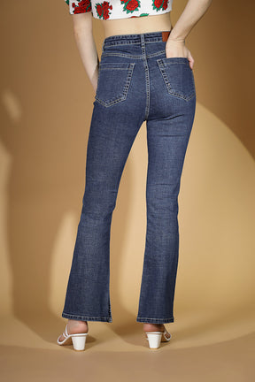 Women Blue Skin Fit Flared Leg Stretchable Jeans