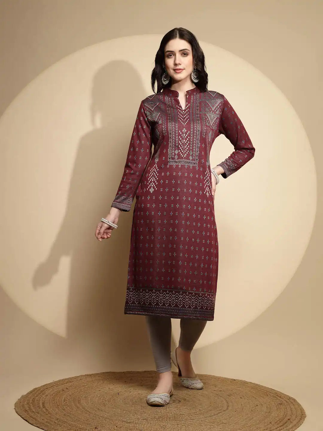 Maroon Embellished Full Sleeve Collar With V-Neck Woolen Kurta