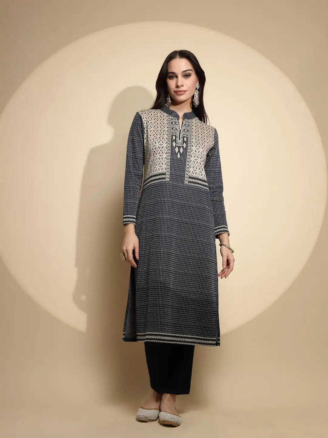 Blue Checkered Full Sleeve Collar With V-Neck Woolen Kurta
