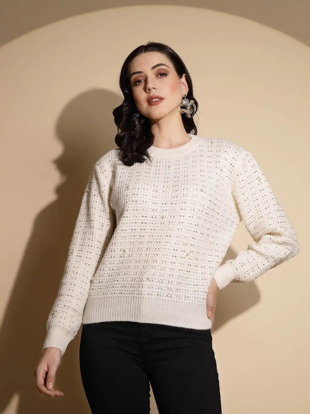 Off White Solid Full Sleeve Crew Neck Knitted Pullover