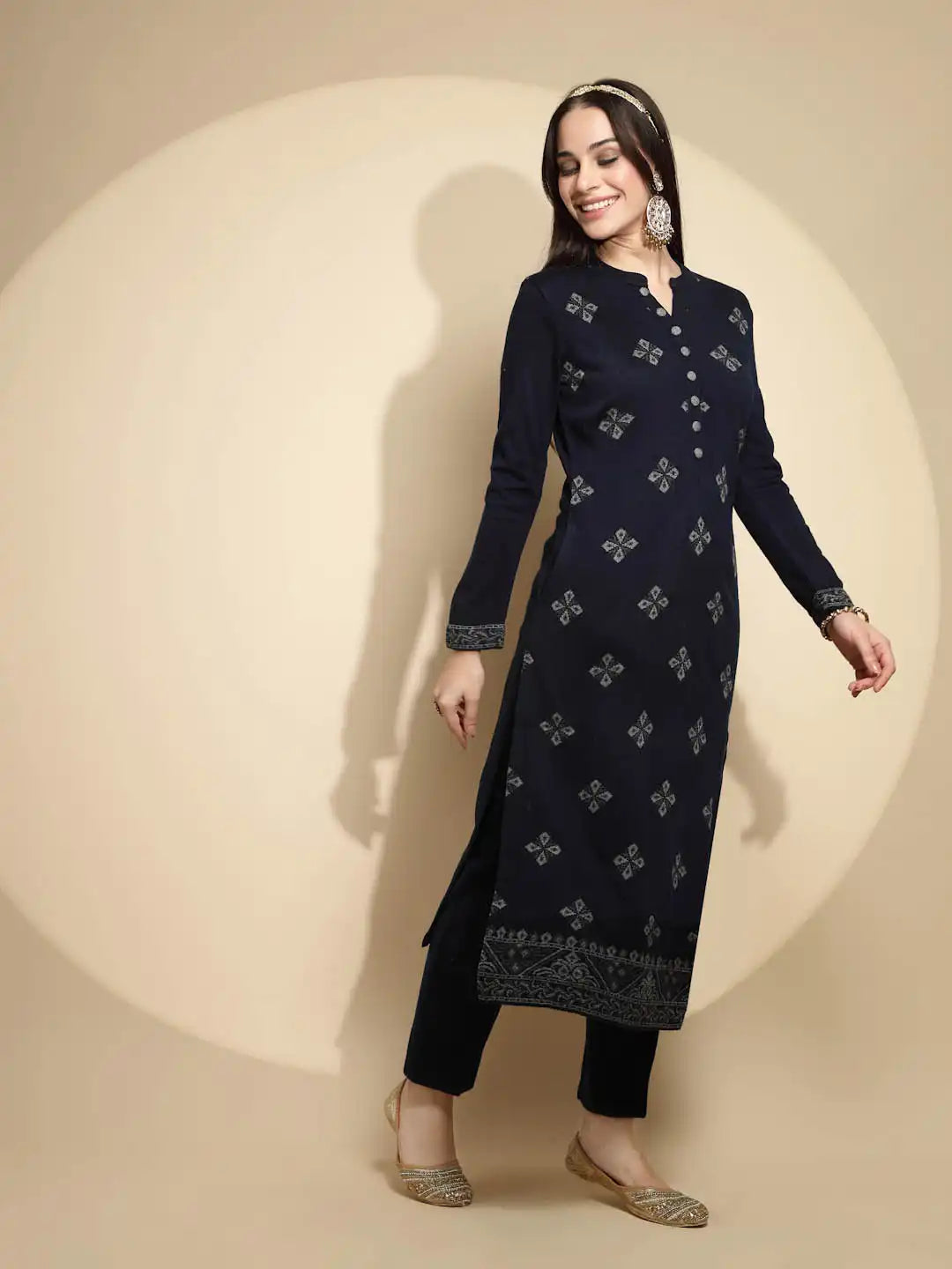 Navy Blue Embellished Full Sleeve Collar With V-Neck Woolen Kurta