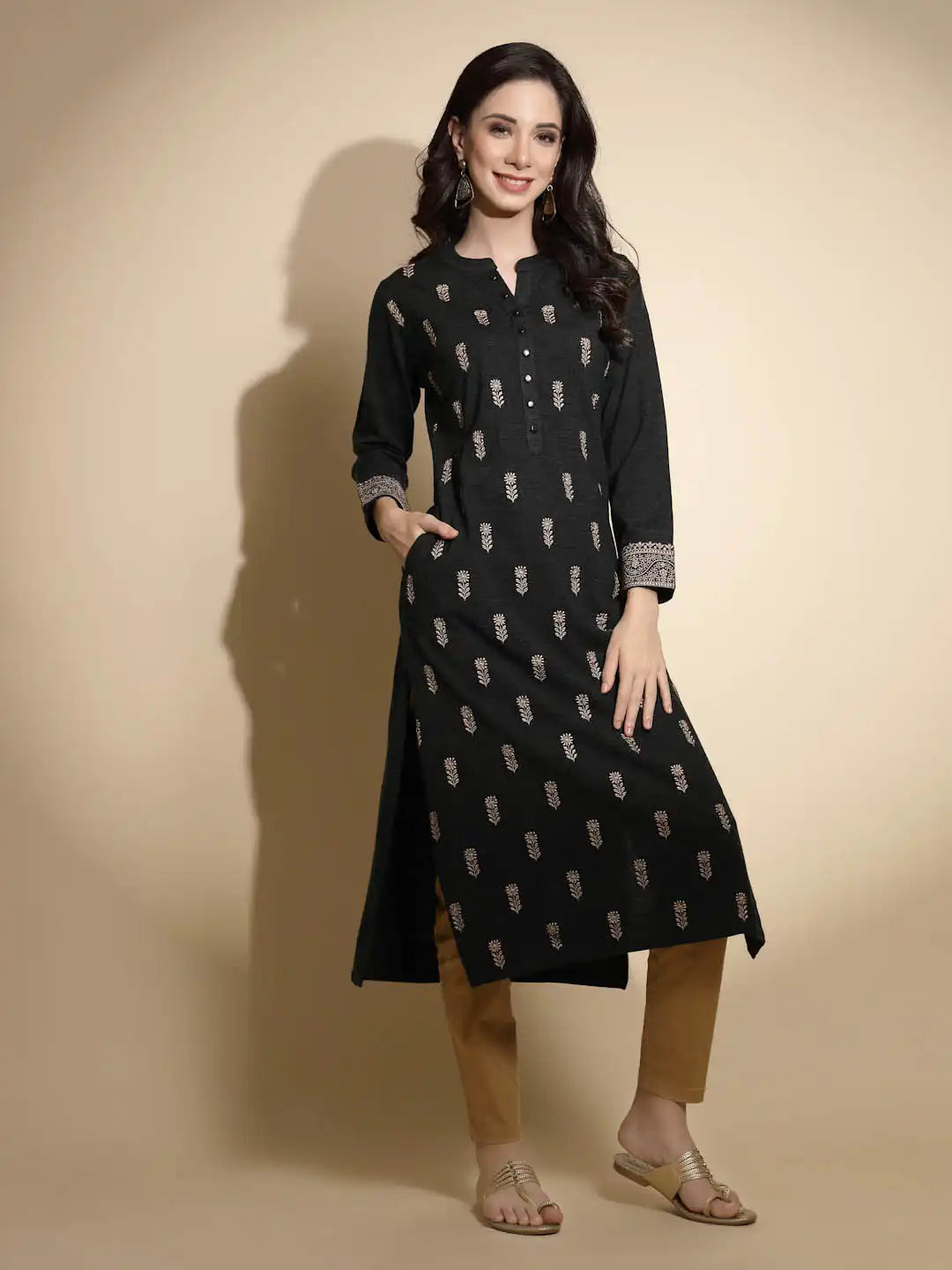 Green Printed Full Sleeves Round With V-Neck Woolen Kurta - Global Republic