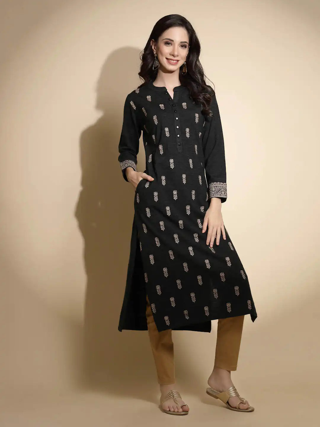 Green Printed Full Sleeves Round With V-Neck Woolen Kurta