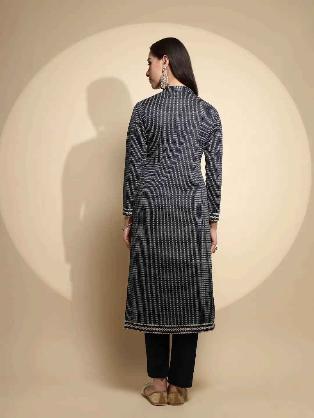 Blue Checkered Full Sleeve Collar With V-Neck Woolen Kurta