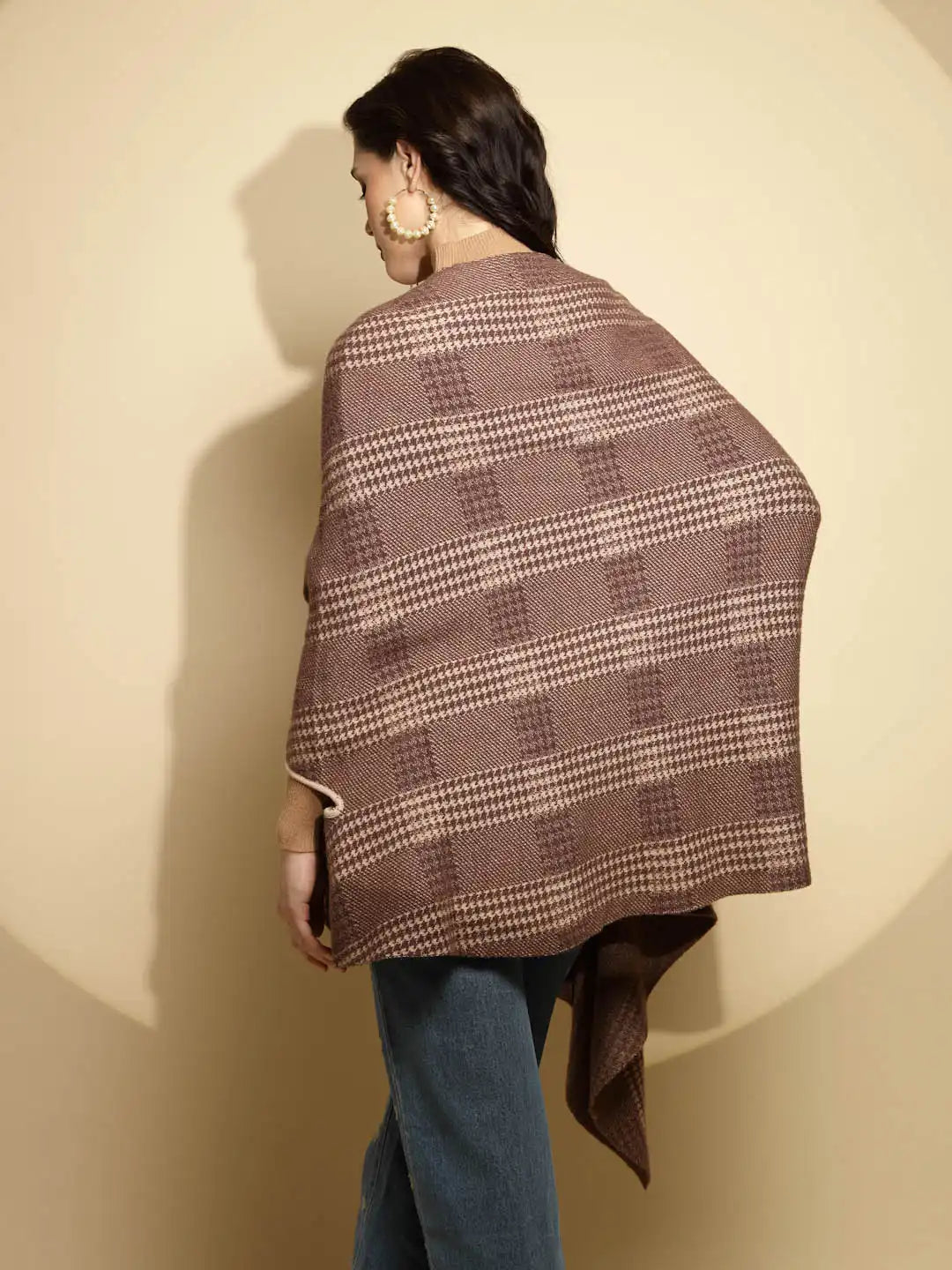 Brown Abstract Print Full Sleeve V Neck Knitted Winter Shrug