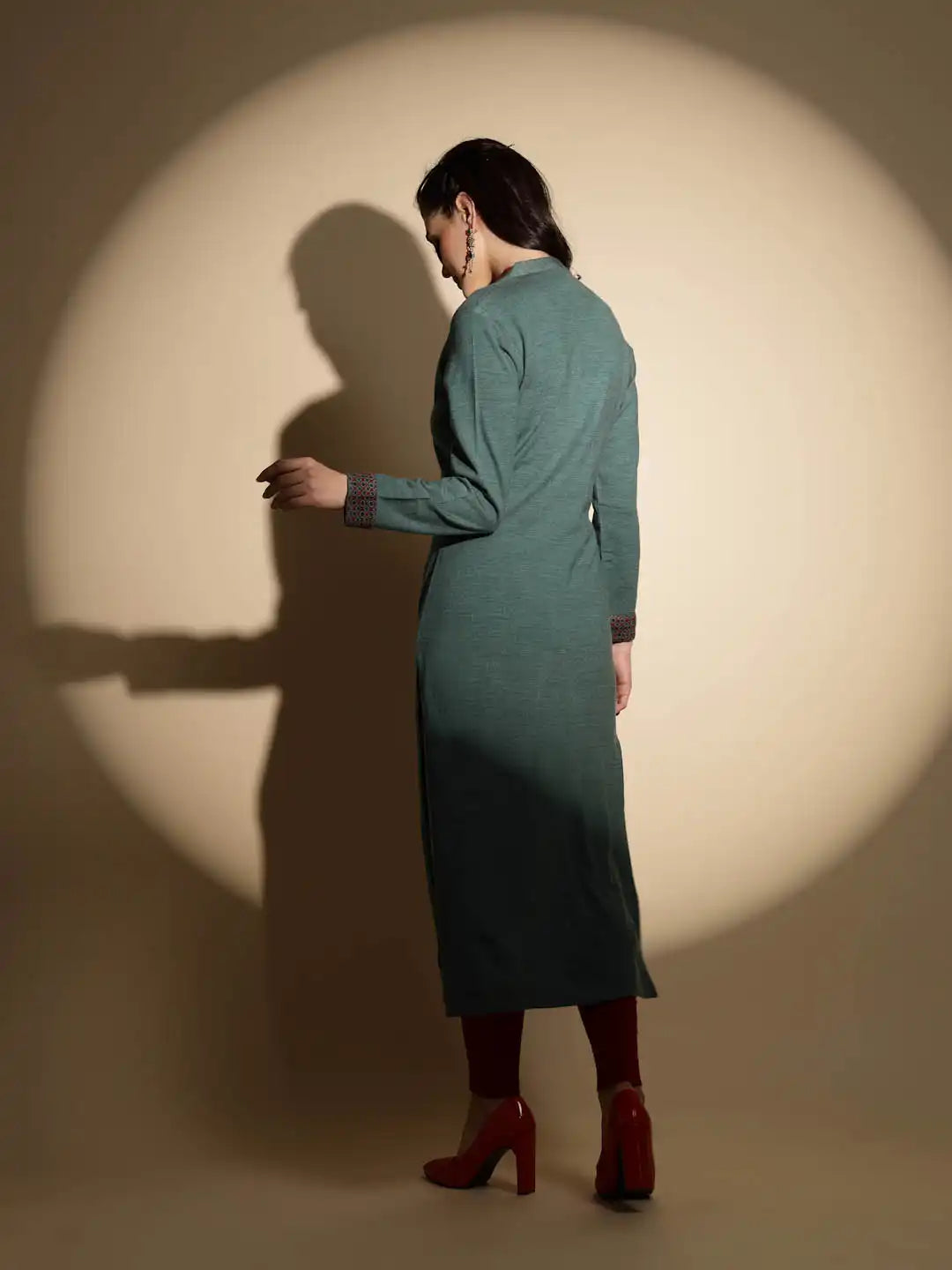 Green Abstract Print Full Sleeve Round With V-Neck Woolen Kurta