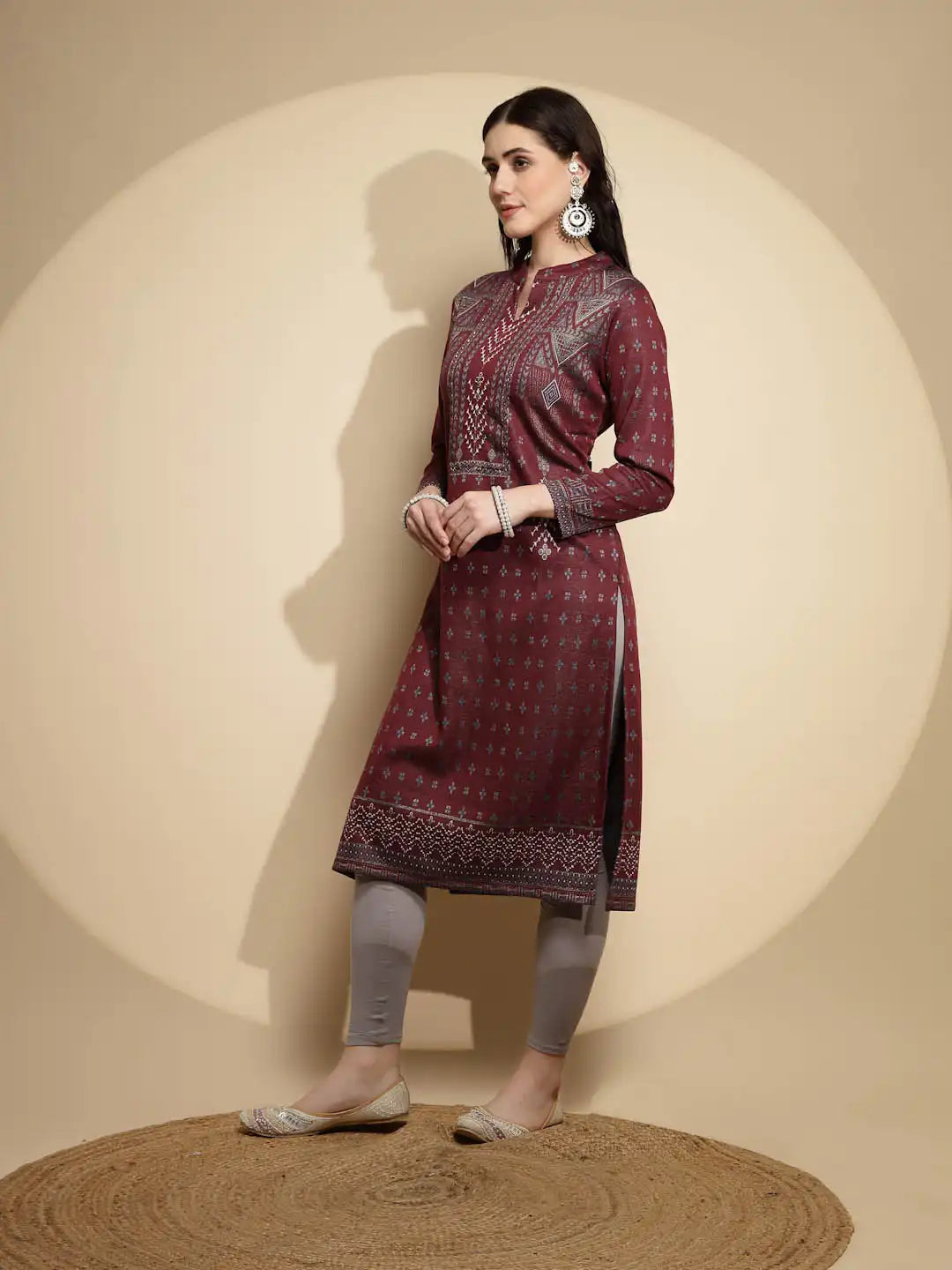 Maroon Embellished Full Sleeve Collar With V-Neck Woolen Kurta