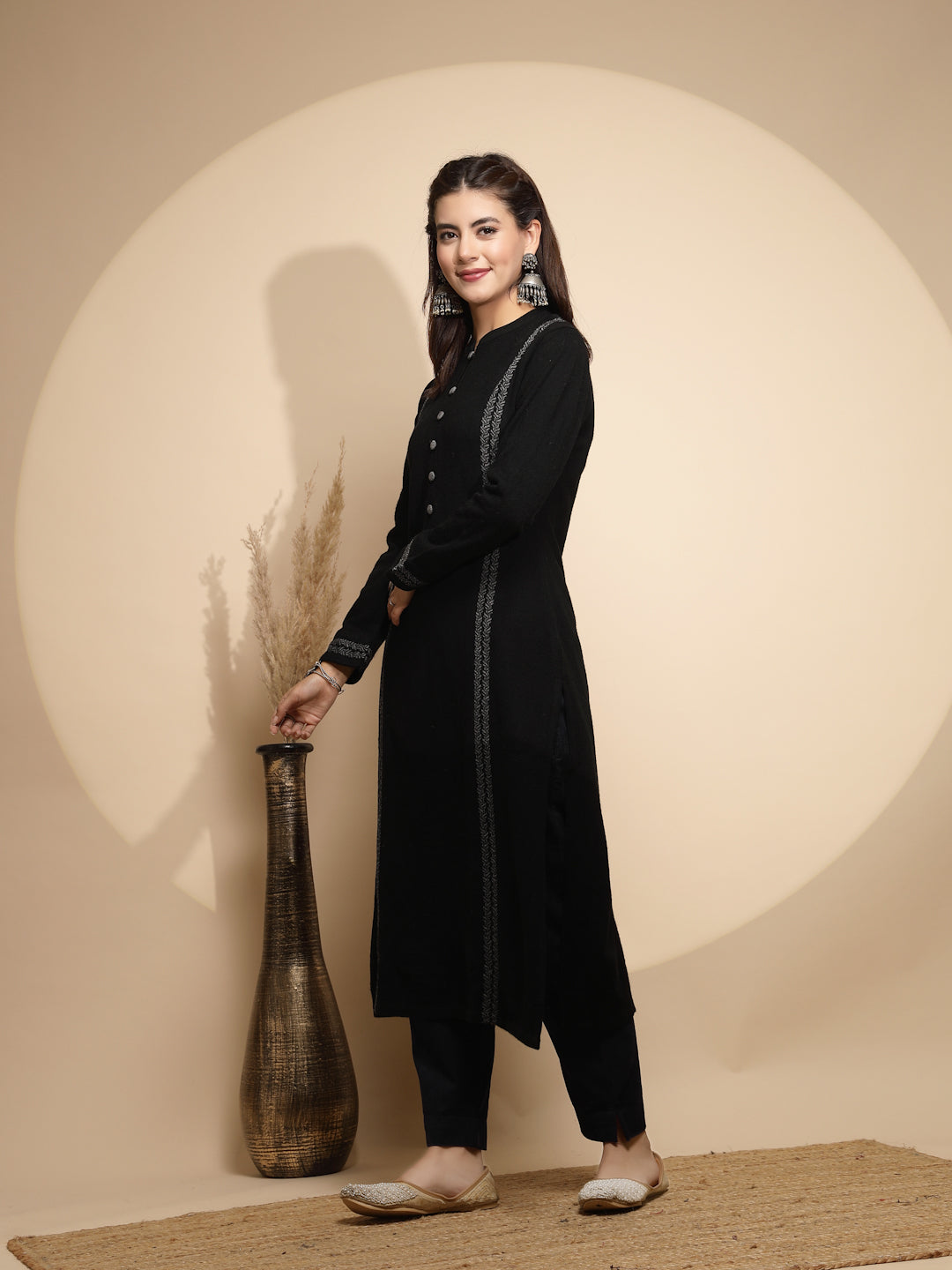 Black Side Printed Full Sleeve Collar With V Neck Woolen Kurta For Women - Global Republic