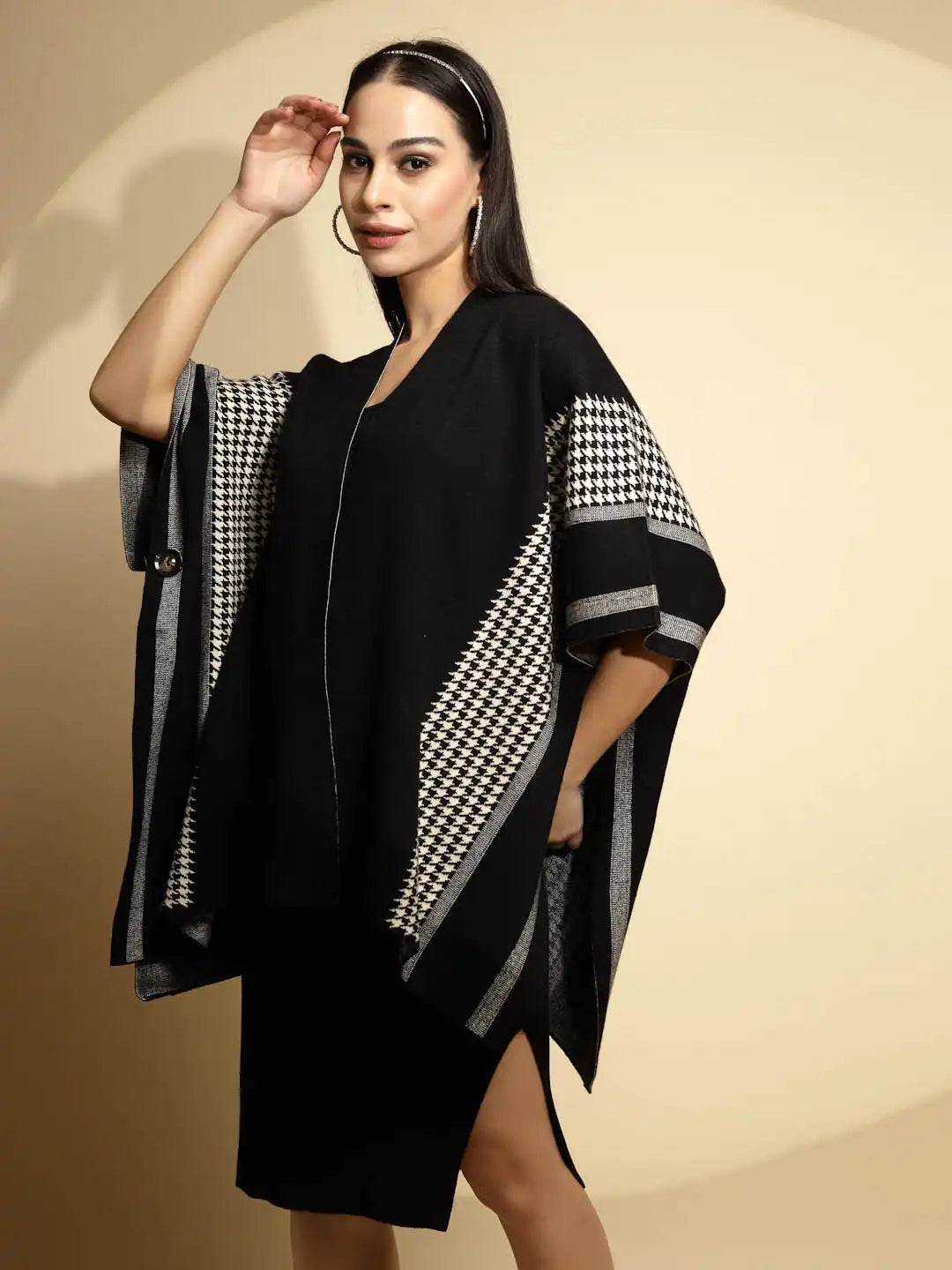 Black Abstract Print Half Sleeve Open Neck Knitted Winter Shrug