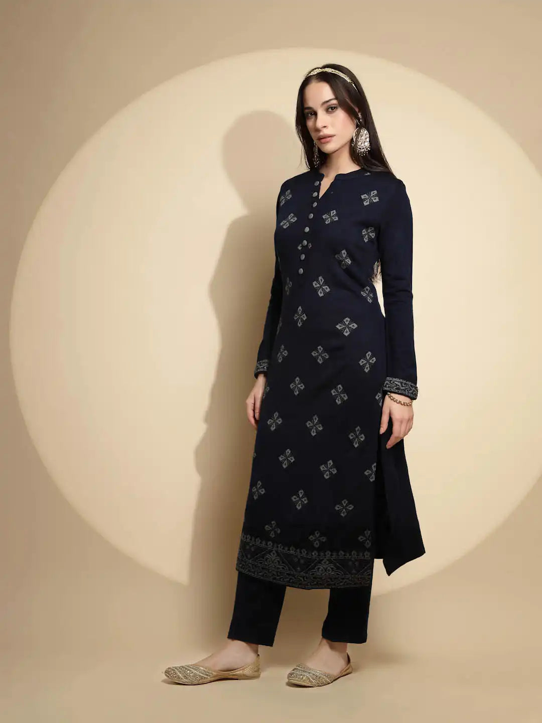 Navy Blue Embellished Full Sleeve Collar With V-Neck Woolen Kurta