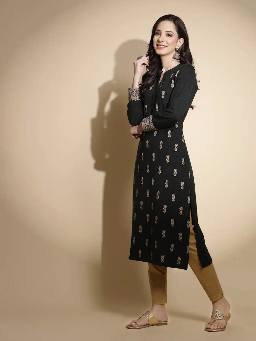 Green Printed Full Sleeves Round With V-Neck Woolen Kurta - Global Republic