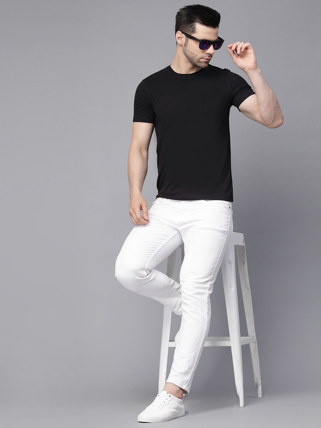 Mens Black Round Neck Solid T-Shirt