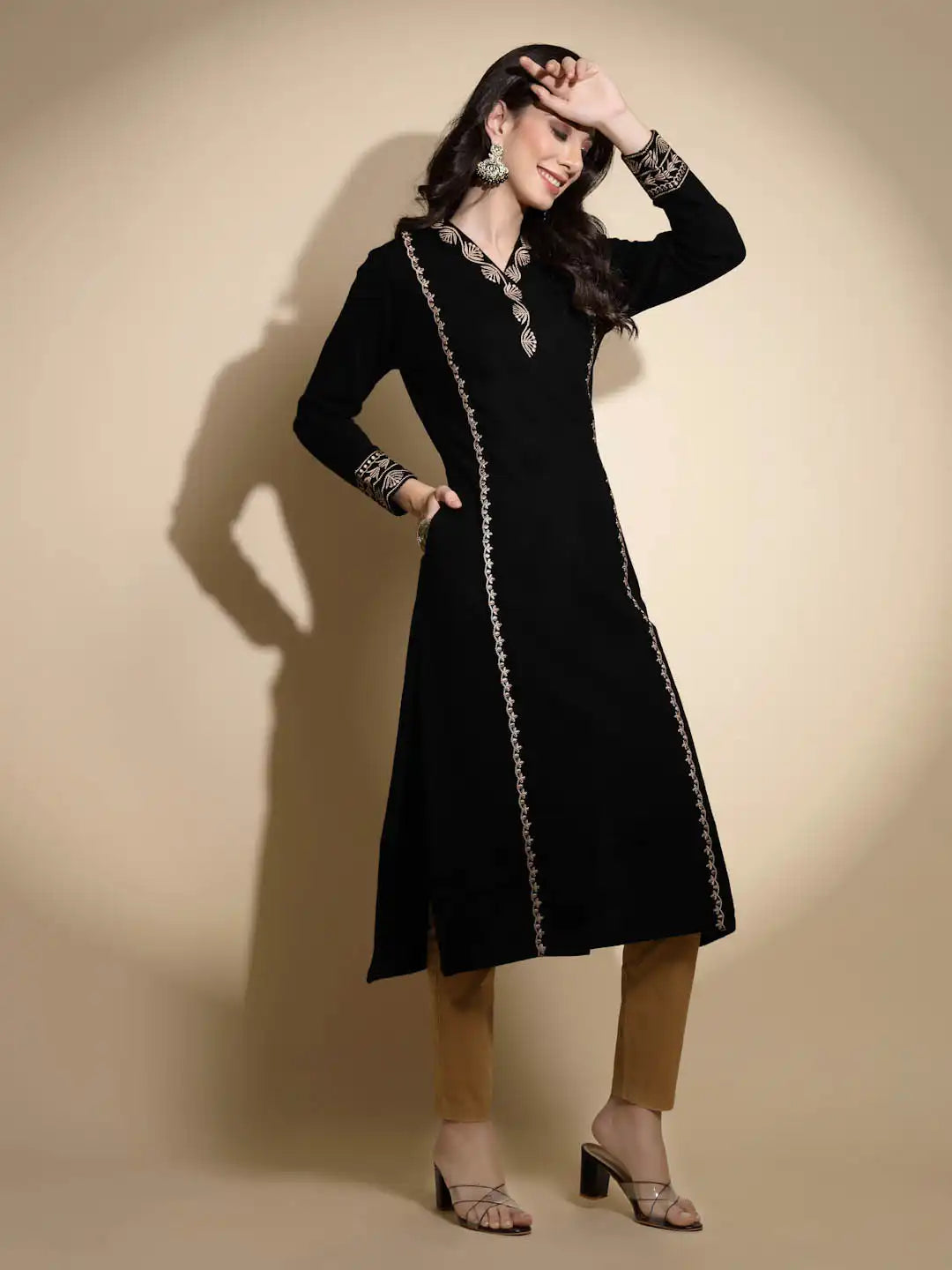 Black Embroidered Full Sleeve V-Neck Woolen Kurta