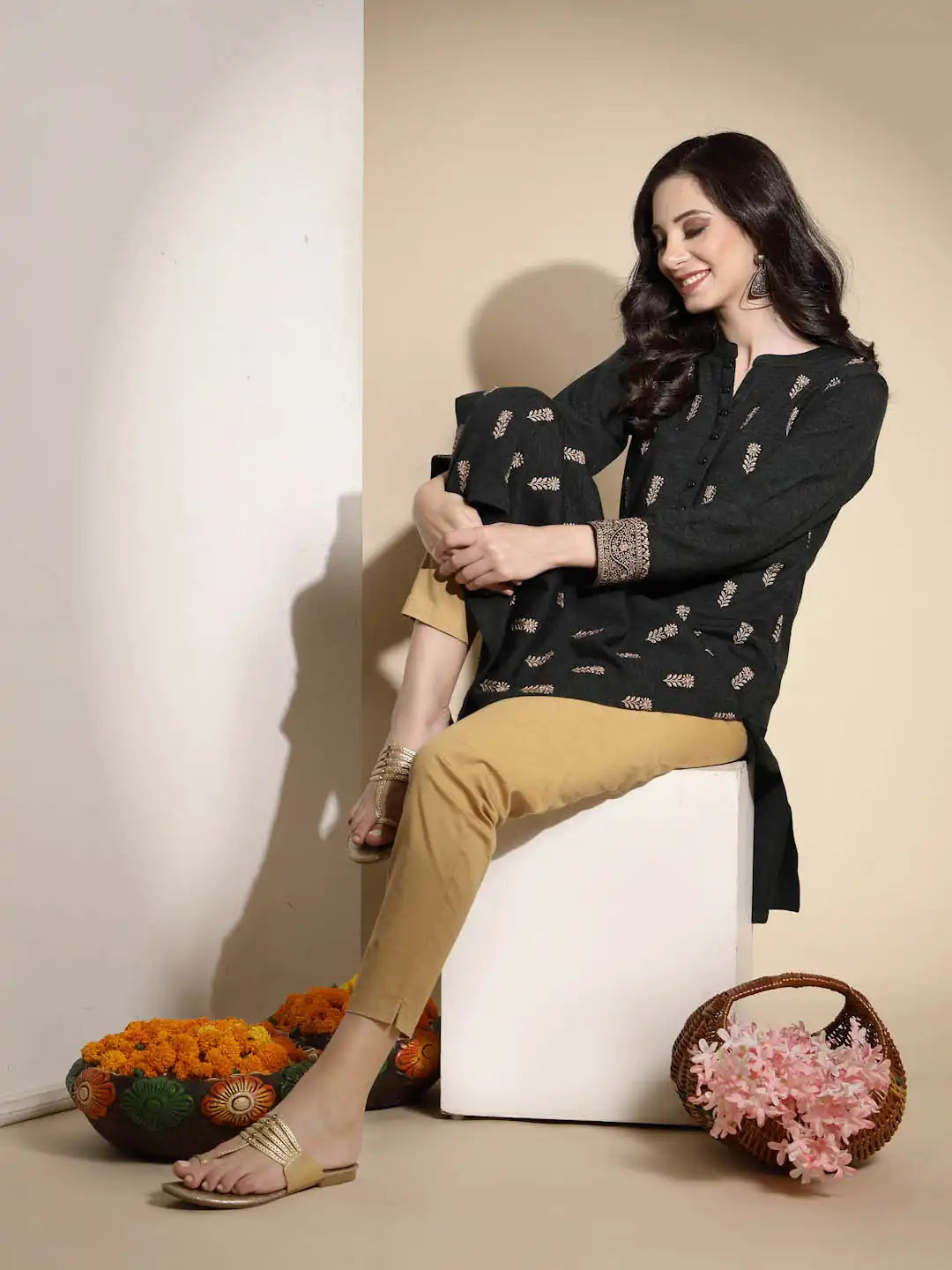 Green Printed Full Sleeves Round With V-Neck Woolen Kurta - Global Republic