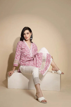 Pastel Pink Floral Prints Three Quarter Sleeves V Neck Cotton Blend Kurta