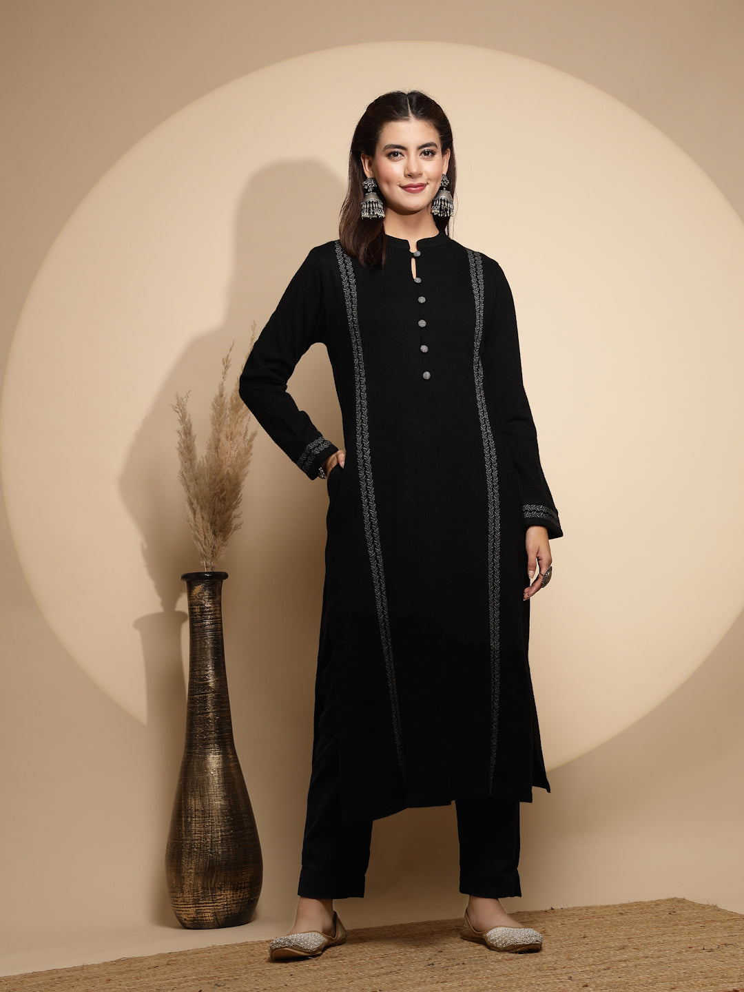 Black Side Printed Full Sleeve Collar With V Neck Woolen Kurta For Women - Global Republic