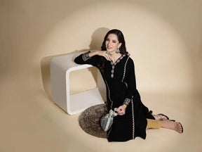 Black Embroidered Full Sleeve V-Neck Woolen Kurta