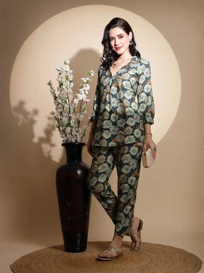 Green Floral Print Three Fourth Sleeve V-Neck Tunic Set