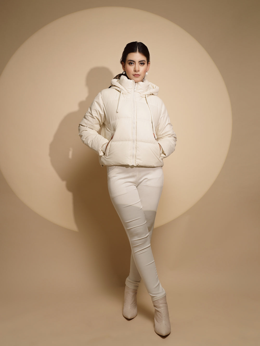 Women White Solid Full Sleeve Hooded Jacket
