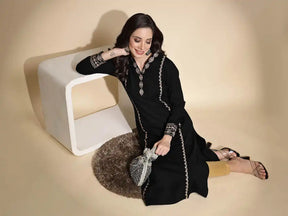 Black Embroidered Full Sleeve V-Neck Woolen Kurta